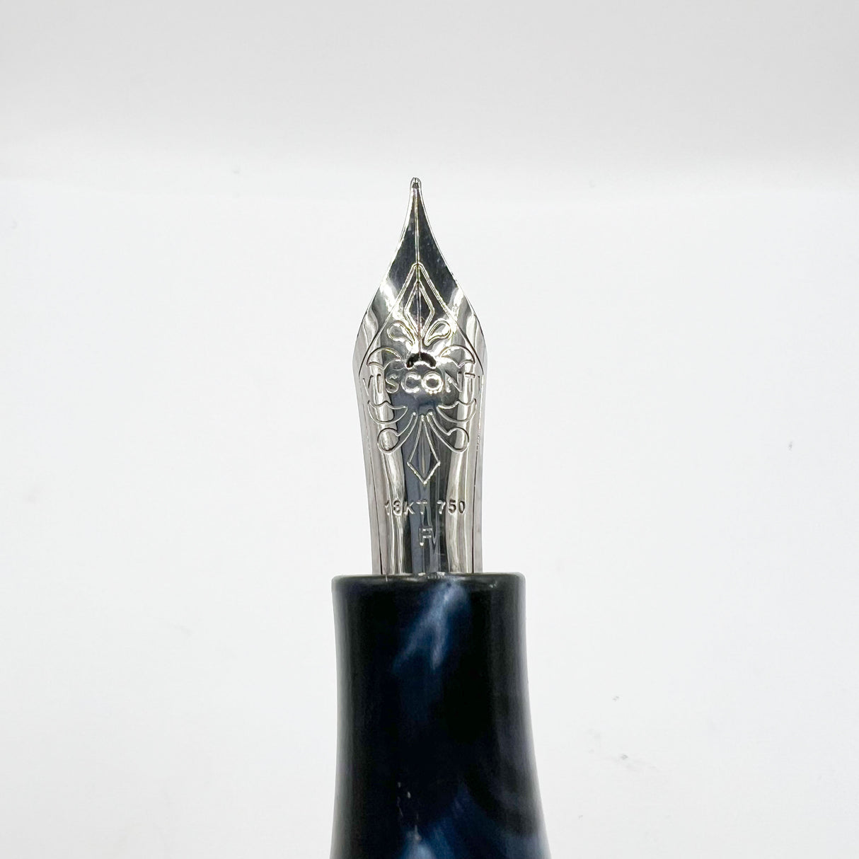 Visconti Divina Elegance Oversize Imperial Blue Fountain Pen  - Fine 18kt Gold Nib