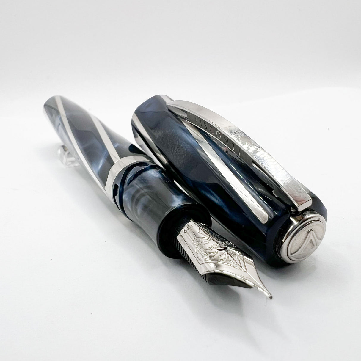 Visconti Divina Elegance Oversize Imperial Blue Fountain Pen  - Fine 18kt Gold Nib