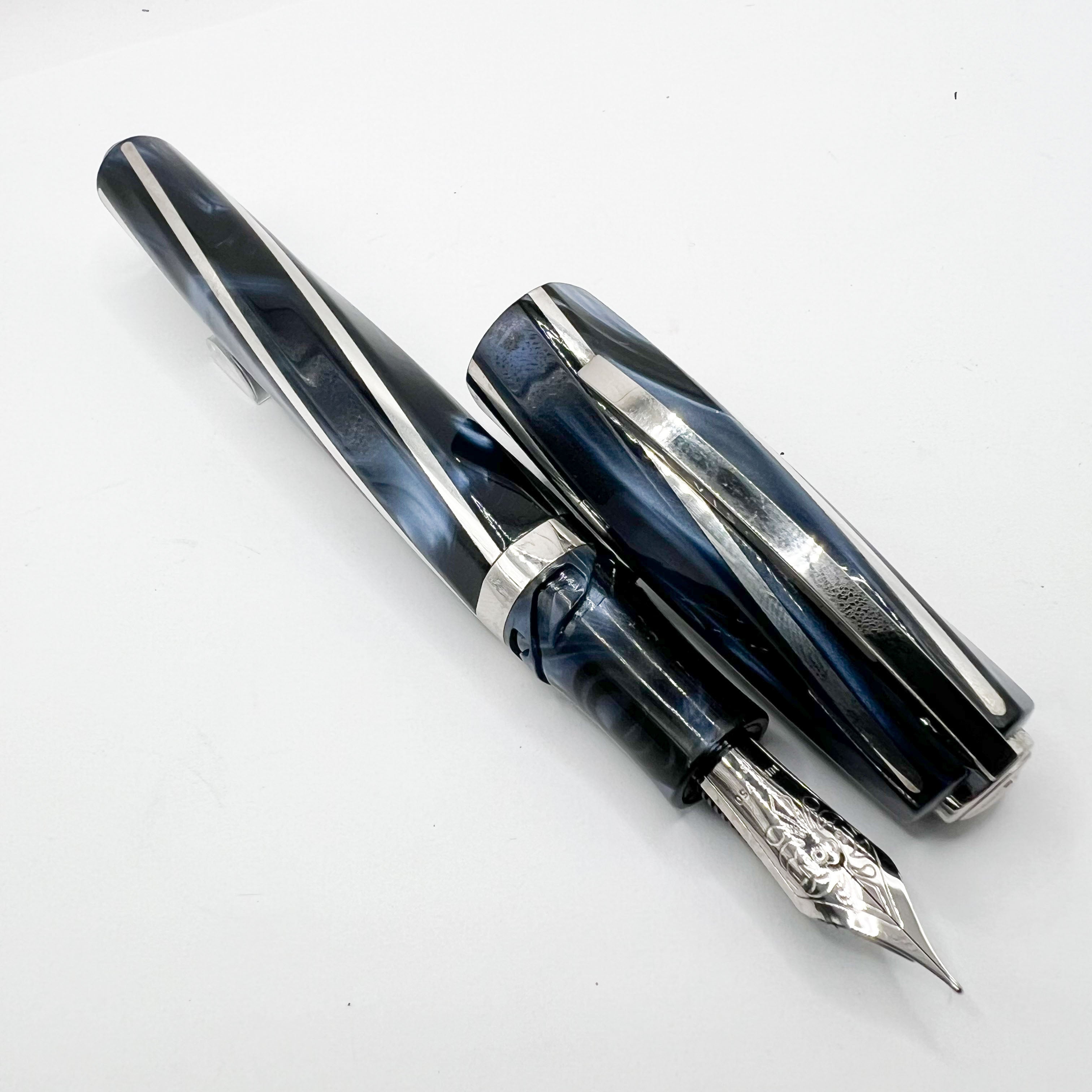 Visconti Divina Elegance Oversize Imperial Blue Fountain Pen