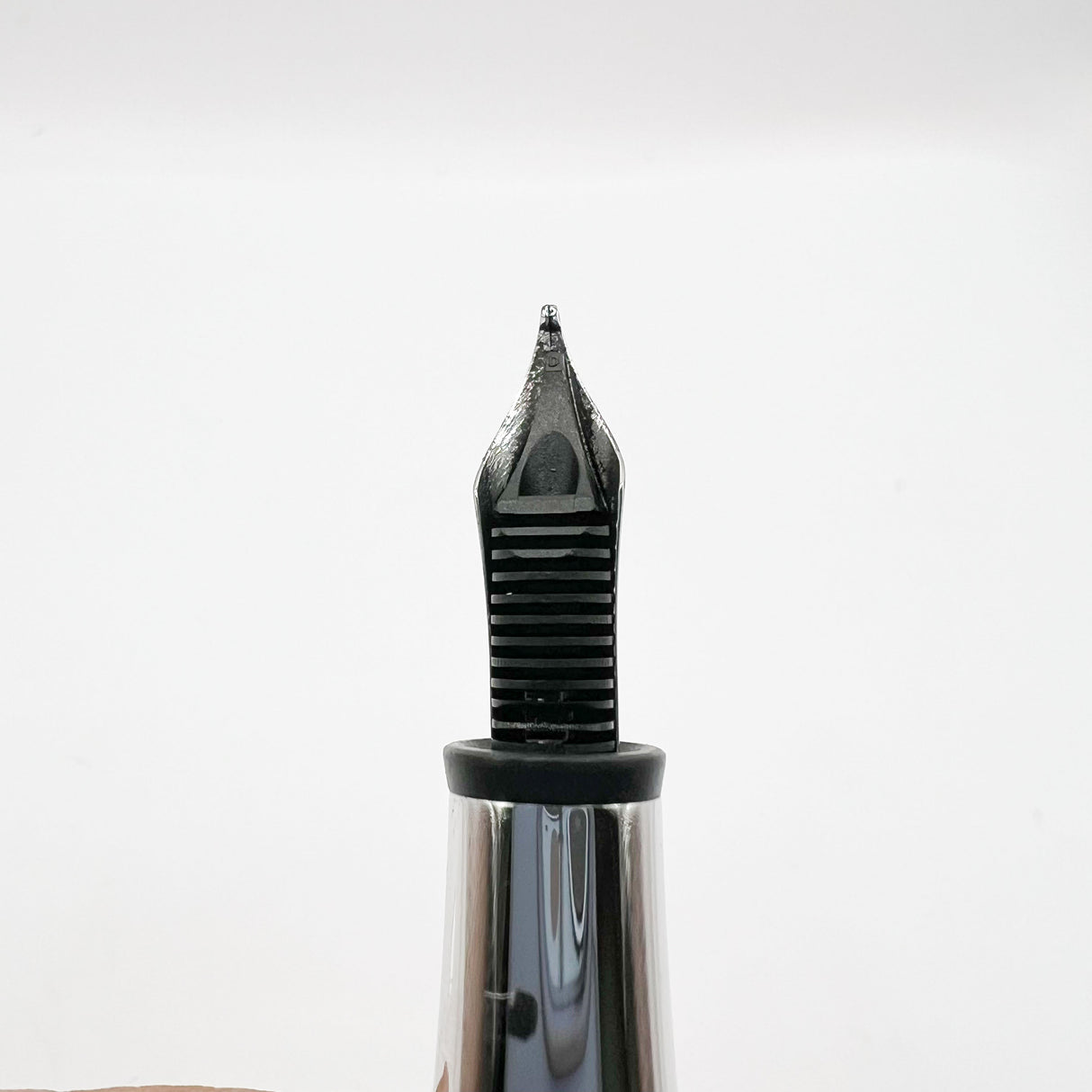 Montblanc Muses Series Greta Garbo Special Edition Fountain Pen - Fine 18kt Gold Nib