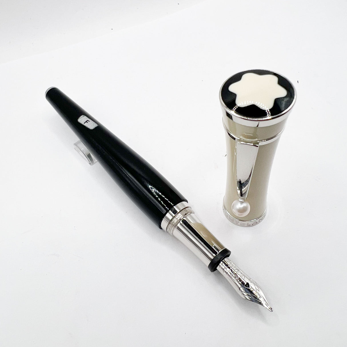 Montblanc Muses Series Greta Garbo Special Edition Fountain Pen - Fine 18kt Gold Nib