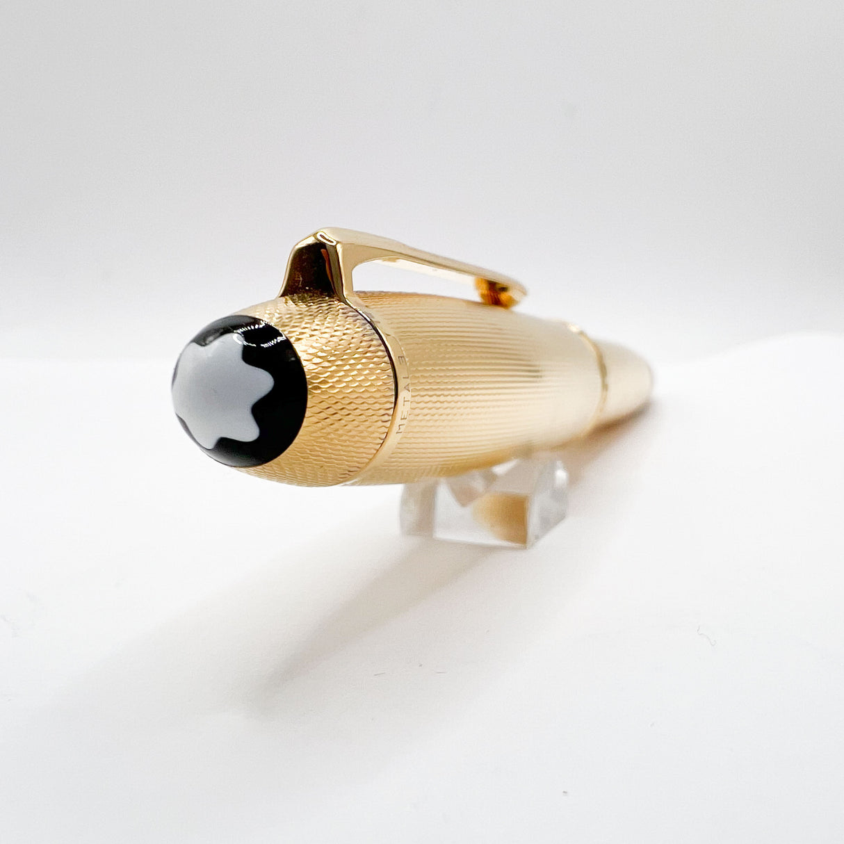 Montblanc Meisterstück Solitaire Le Grand Vermeil Barleycorn #146V Fountain Pen - Medium 18kt Gold Nib