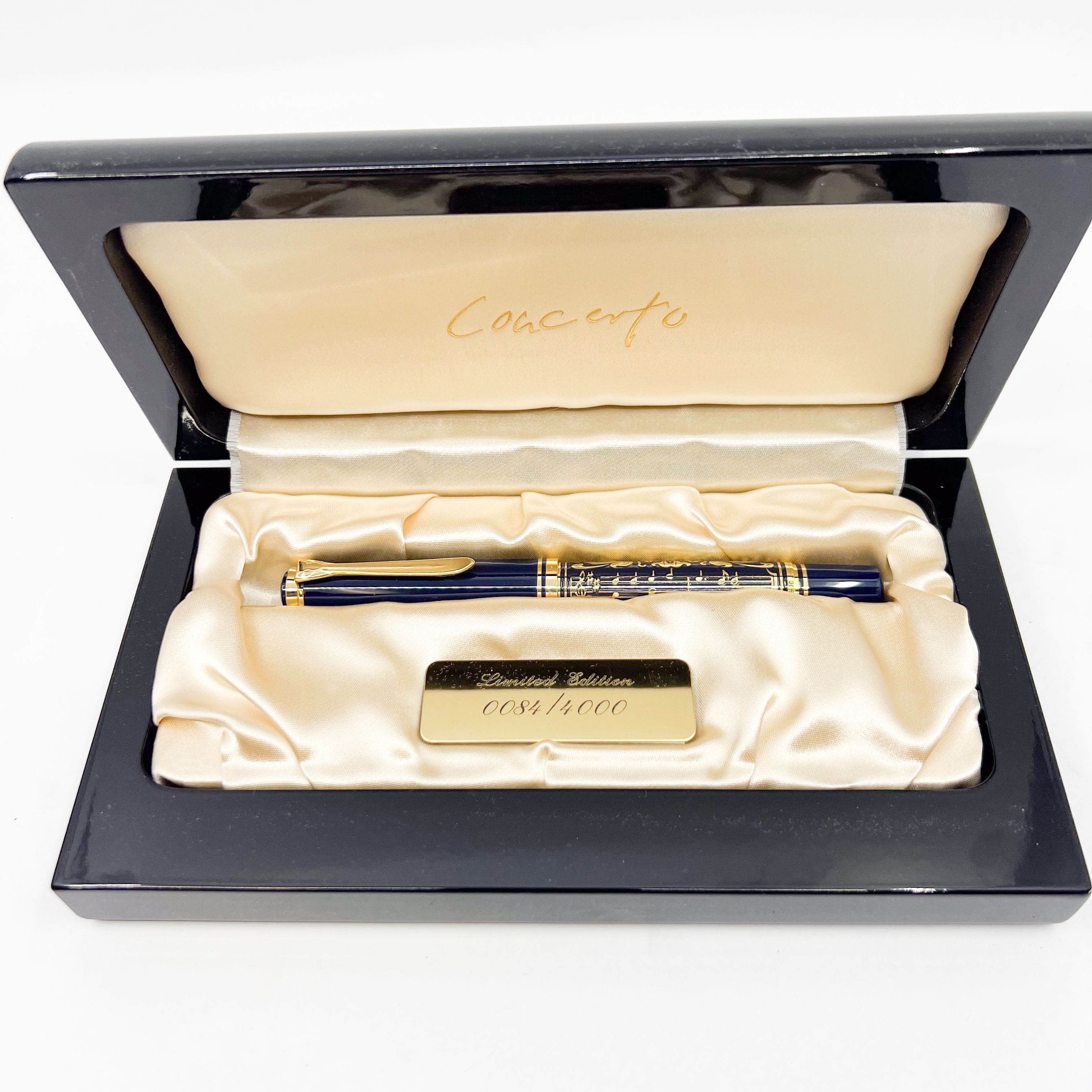 Pelikan Concerto Limited Edition Fountain Pen - Medium 18kt Gold