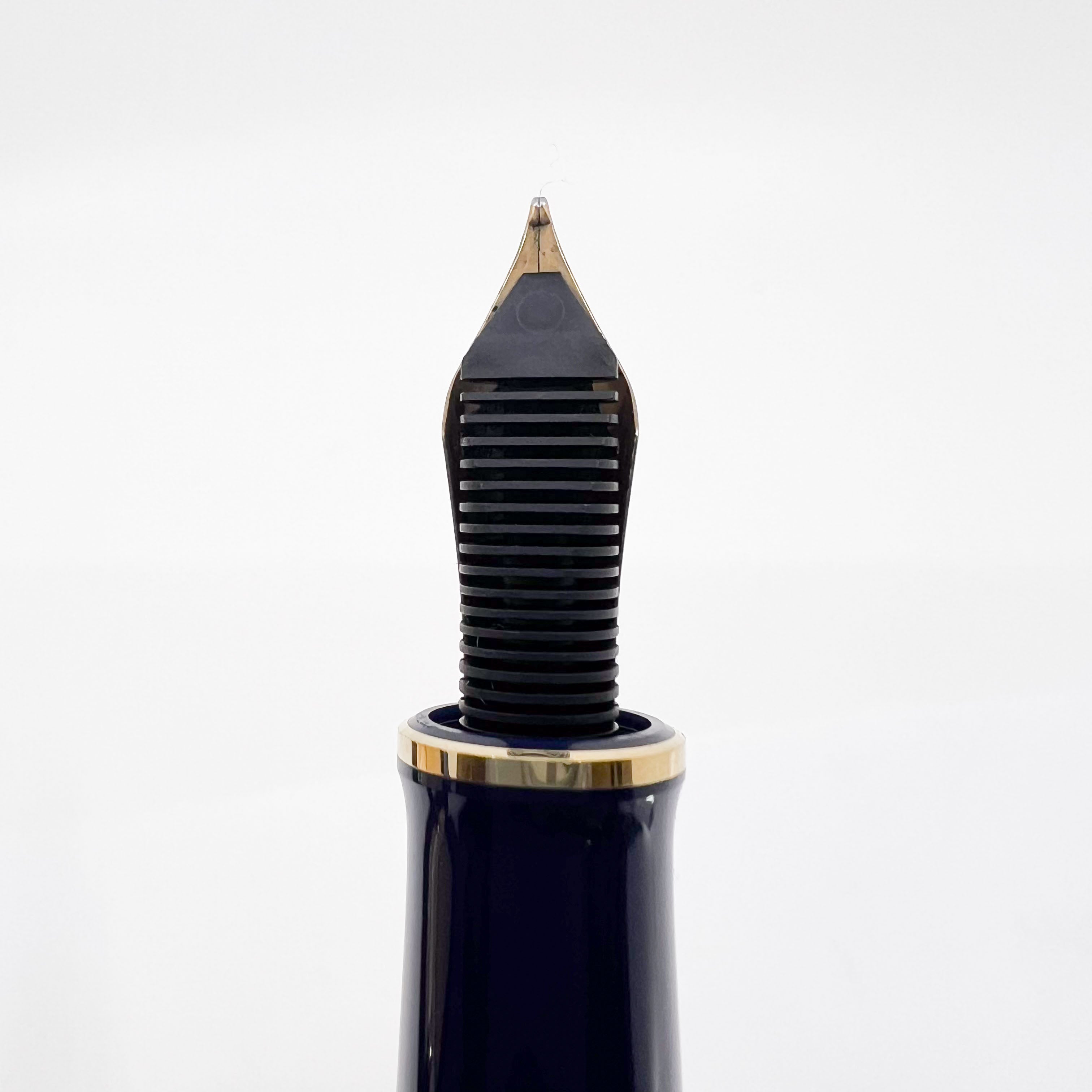Pelikan Concerto Limited Edition Fountain Pen - Medium 18kt Gold