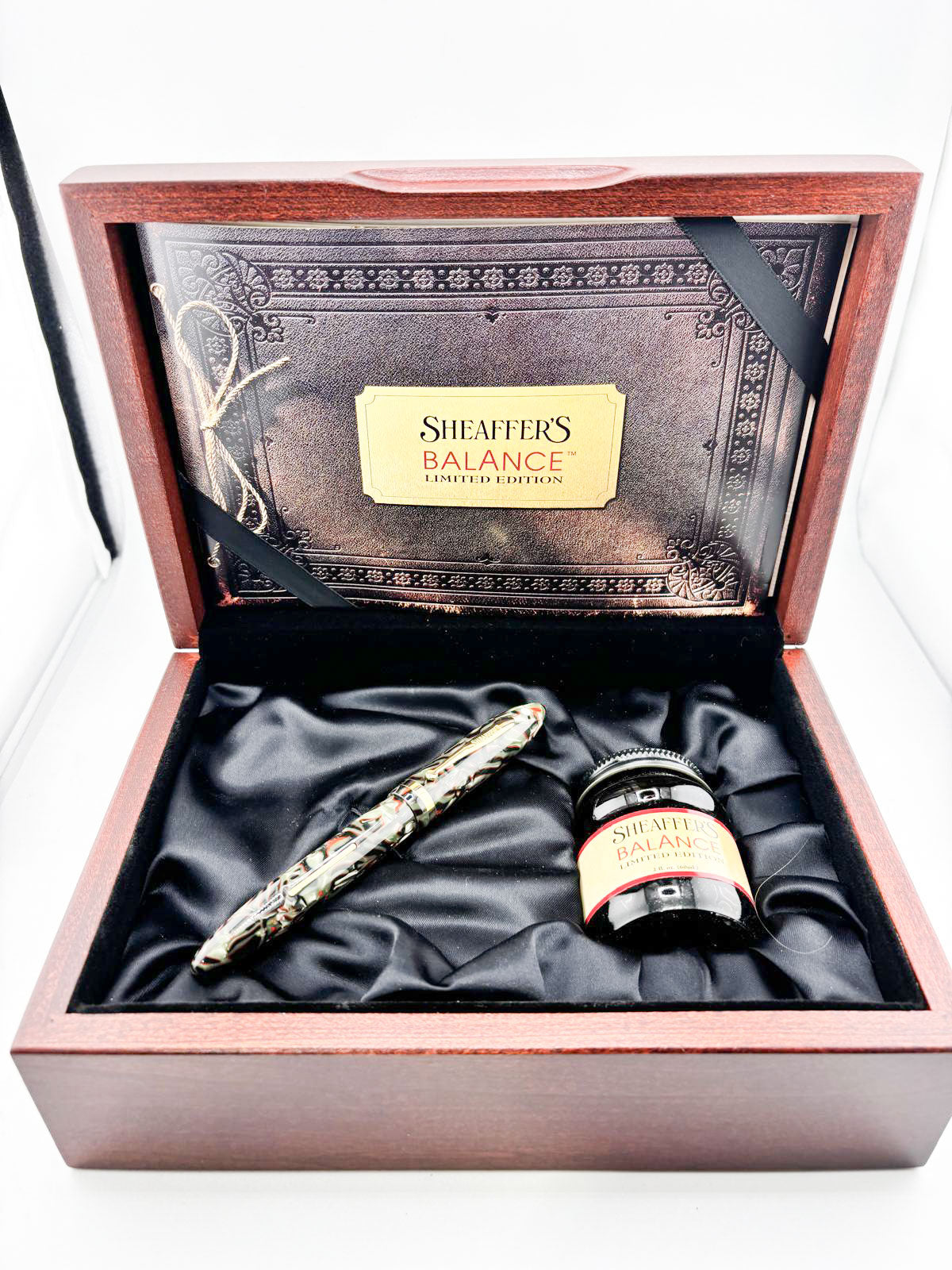 Sheaffer Balance Limited Edition Fountain Pen - Fine 18kt Gold Nib