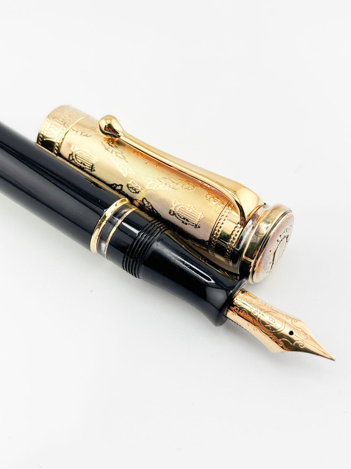 Aurora Guisseppe Verdi Opera Doue  Limited Edition Fountain Pen - Extra Fine 18kt Gold Nib