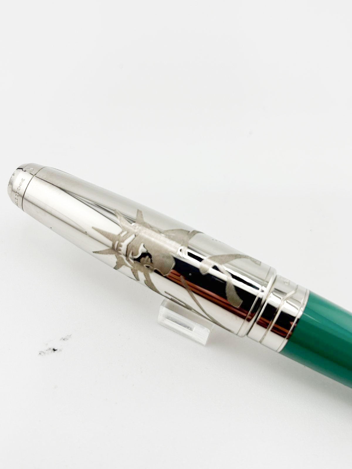 S.T. DuPont Statue of Liberty Limited Edition Fountain Pen - Medium 18kt Gold Nib