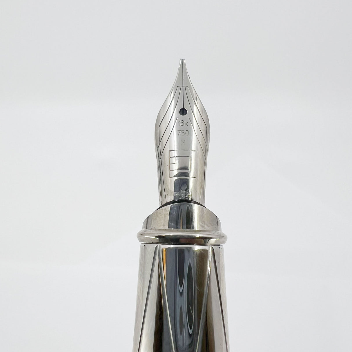 S.T. Dupont Olympio Nocturne Extra Large  Fountain Pen - Medium 18kt Gold Nib