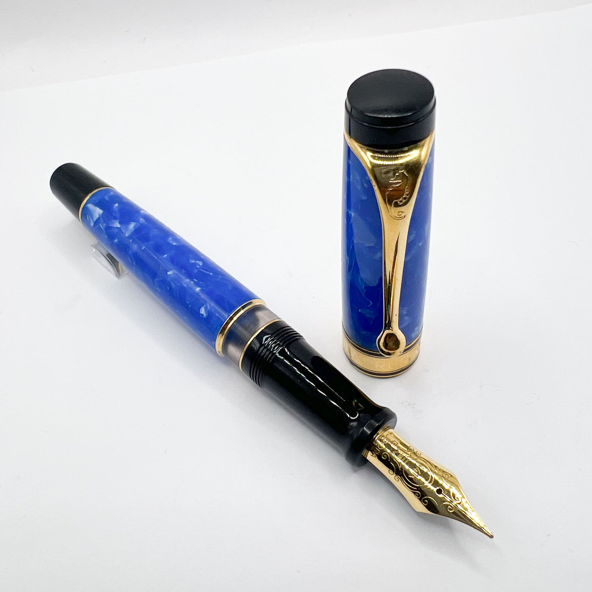 Aurora Mare Optima Limited Edition Fountain Pen - Medium 18kt Gold Nib