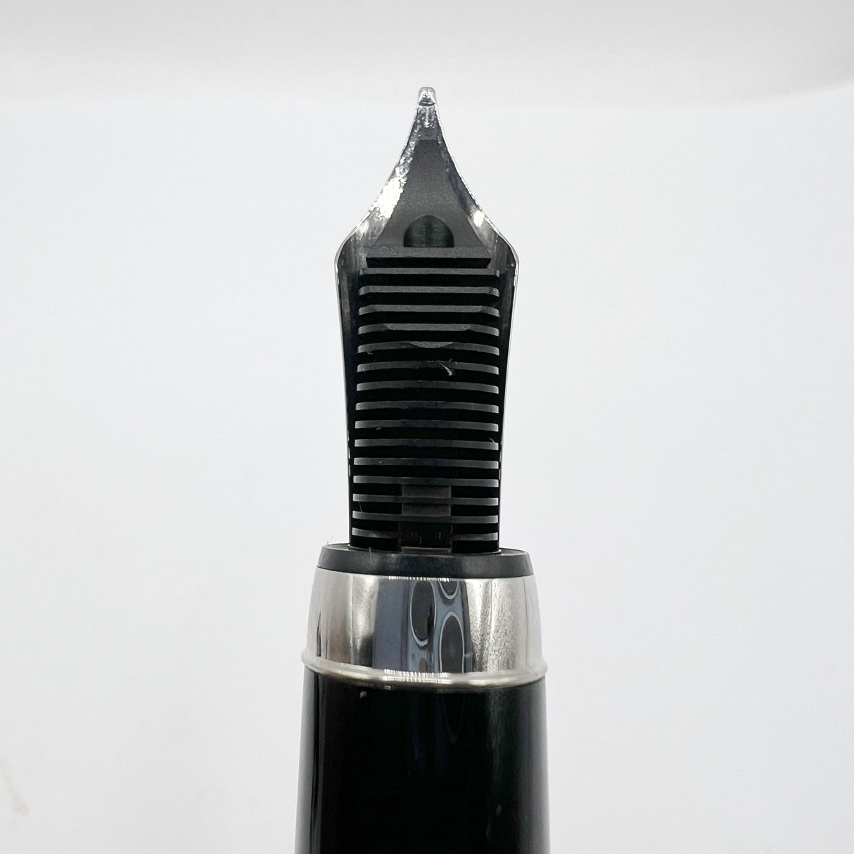 Cartier Pasha Black Resin & Platinum-Plated Trim Fountain Pen - Medium 18kt Gold Nib