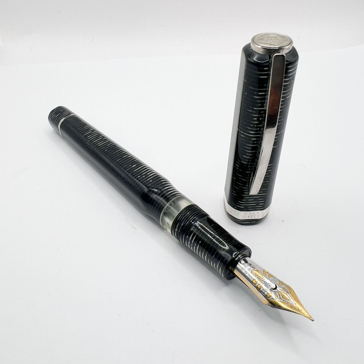 Visconti Oversized Wall Street Limited Edition Glittering Silver Gray Striped Celluloid Fountain Pen - Fine 18kt Gold Nib