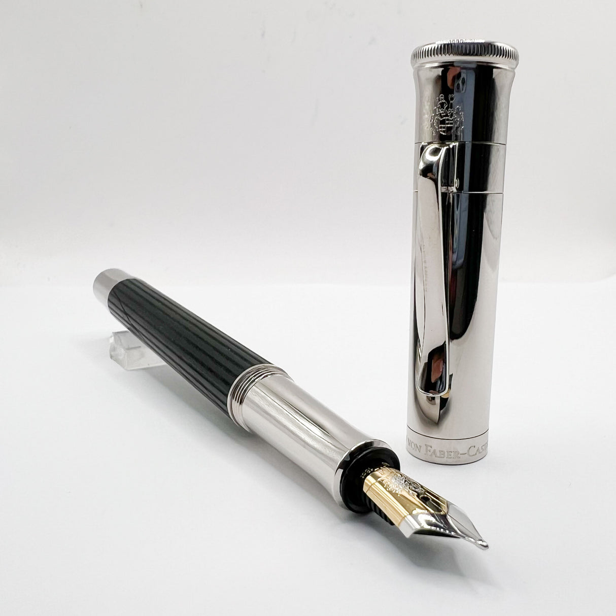 Graf von Faber Castell Classic Ebony Wood Fountain Pen - Medium 18kt Gold Nib