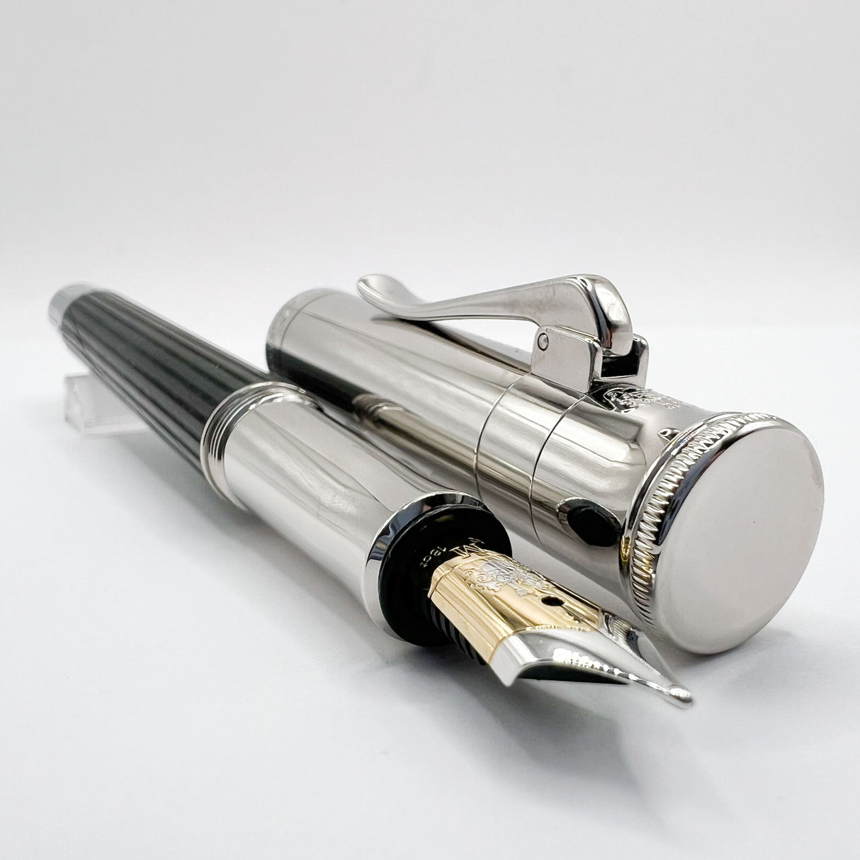 Graf von Faber Castell Classic Ebony Wood Fountain Pen - Medium 18kt Gold Nib