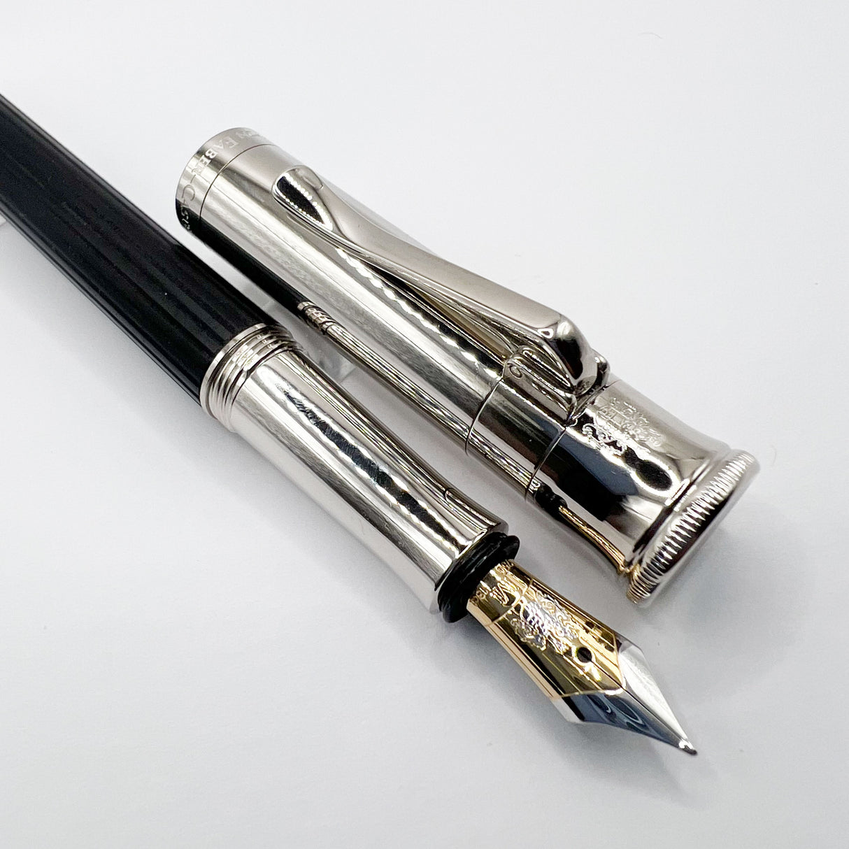 Graf von Faber Castell Classic Ebony Wood Fountain Pen - Medium 18kt Gold Nib