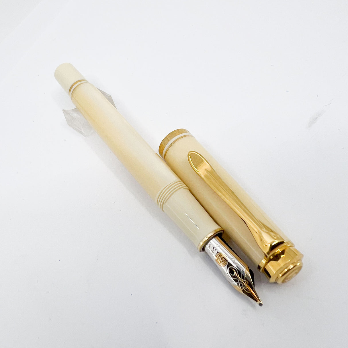 Pelikan M300  Lustrous Ivory Resin Fountain Pen (Circa 2002) - Medium 14kt Gold Nib