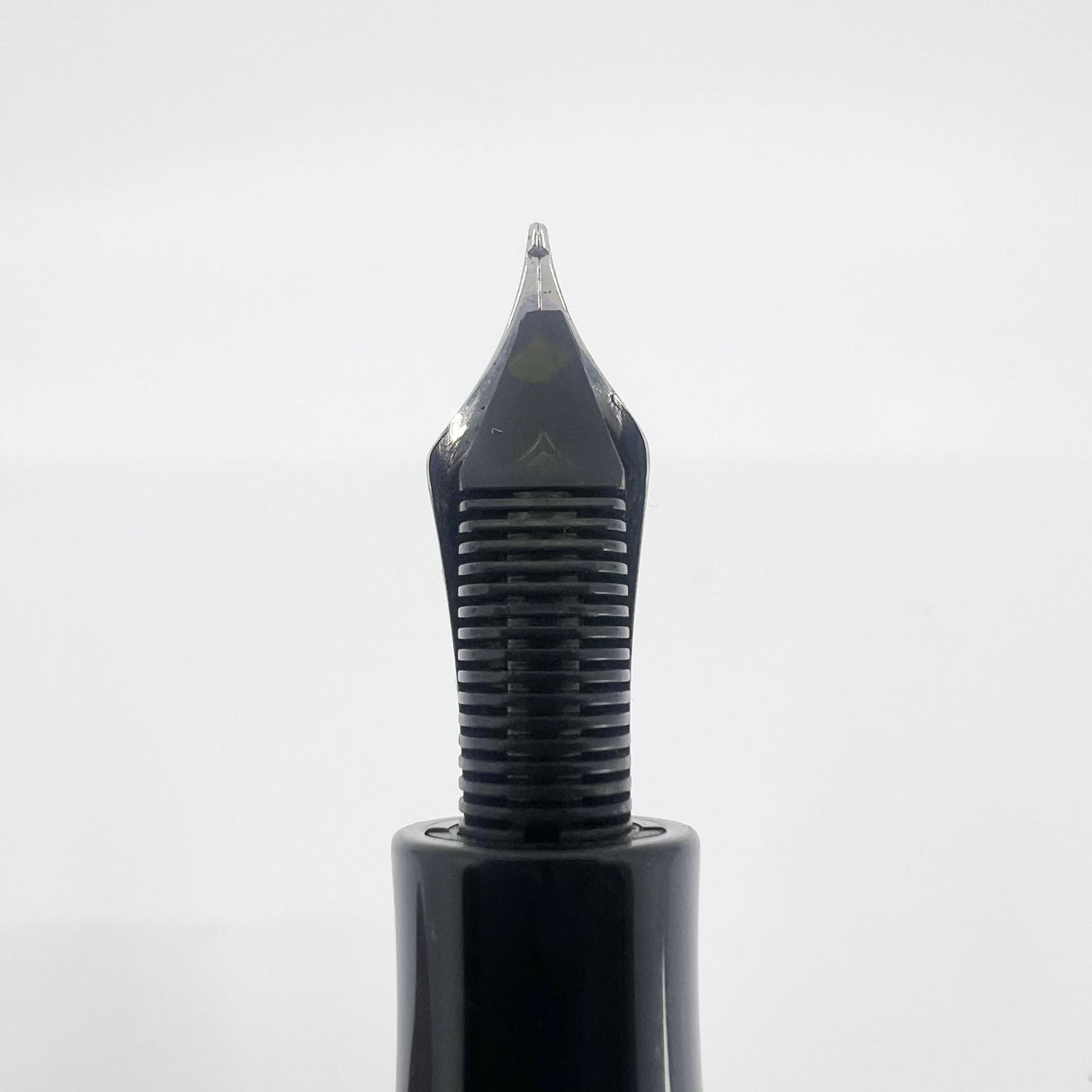 Visconti First Generation Black Divina Oversize Fountain Pen - Flexible Medium 23K Palladium Nib