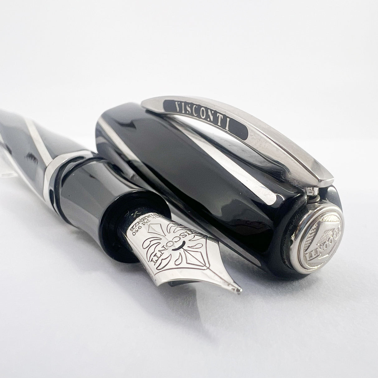 Visconti First Generation Black Divina Oversize Fountain Pen - Flexible Medium 23K Palladium Nib