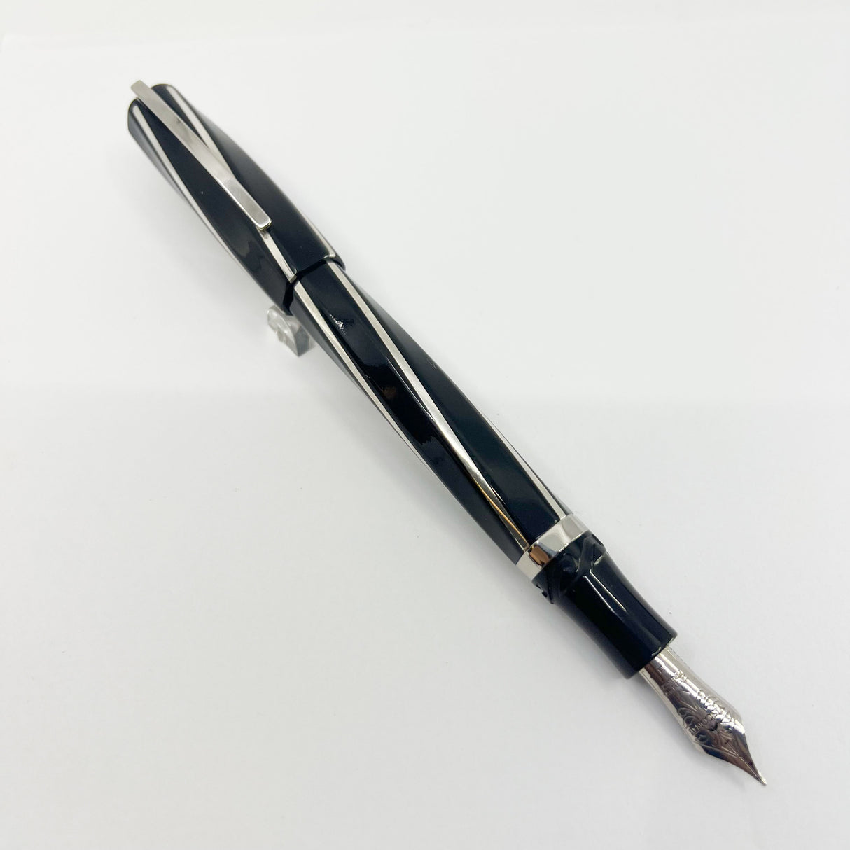 Visconti First Generation Black Divina Oversize Fountain Pen - Flexible Medium 23K Palladium Nib
