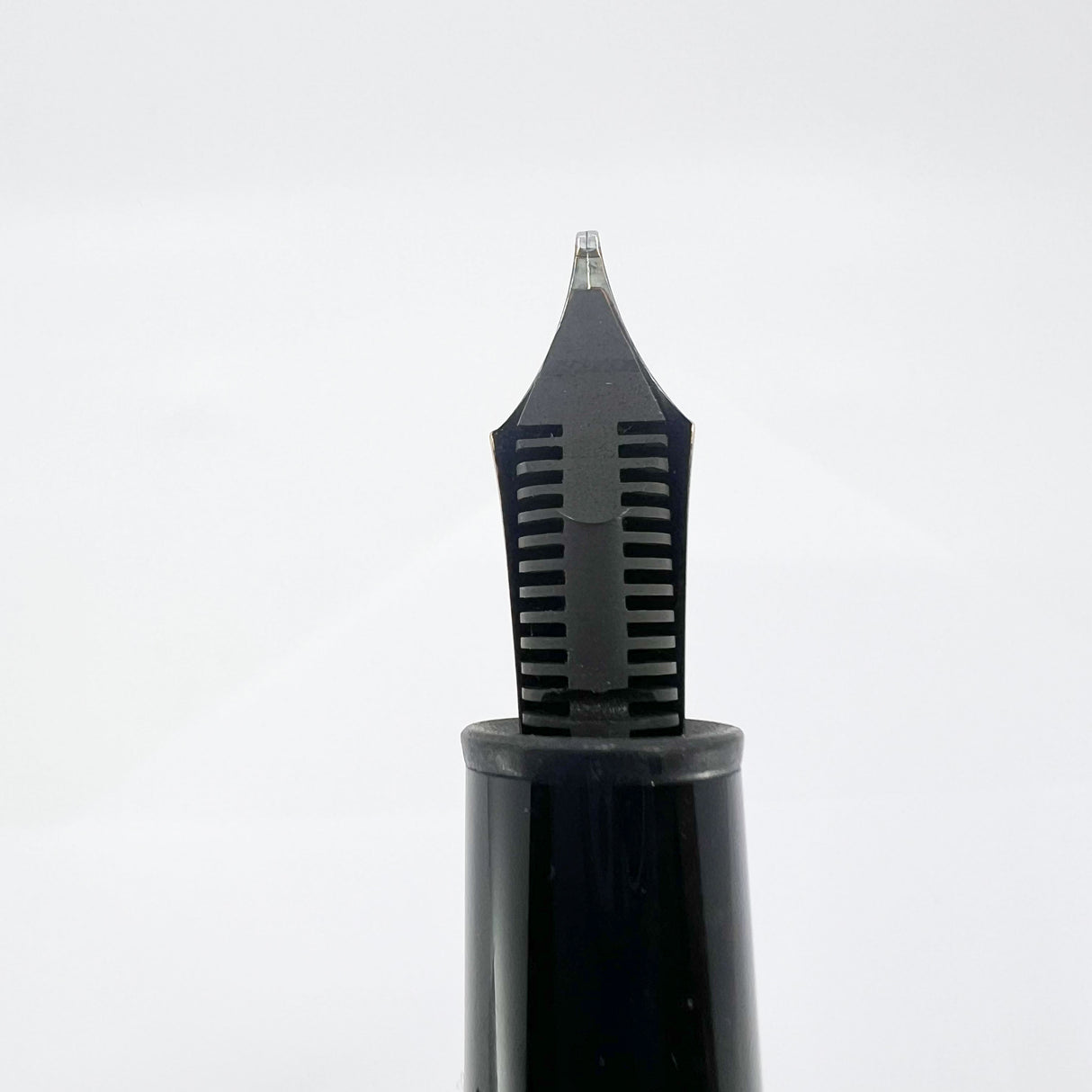 Montblanc Meisterstuck Black Resin #146 LeGrand Fountain Pen  - Flexible  Broad 14kt Gold Nib
