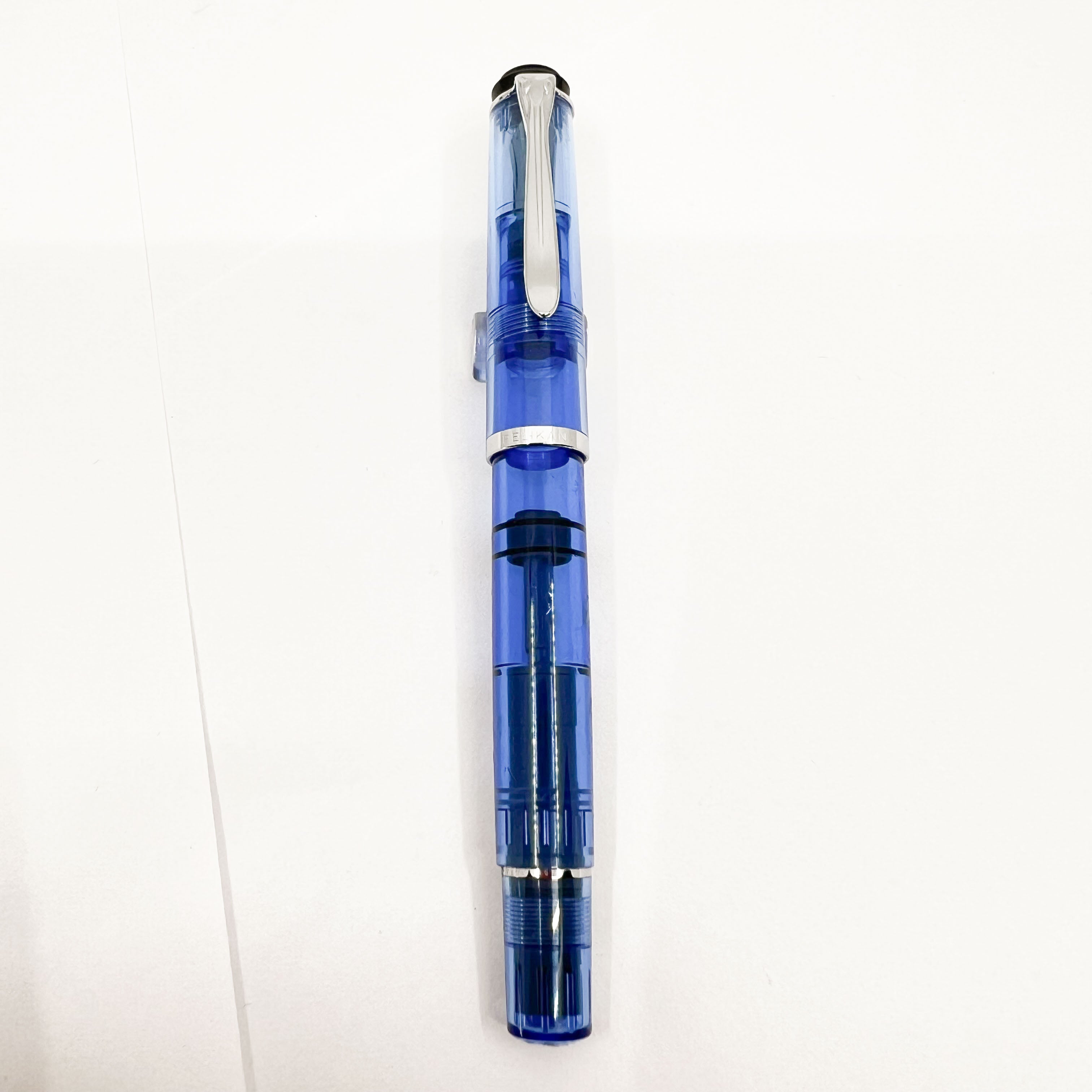Pelikan　m205 透明 Pelikan M205 Light Blue Transparent Fountain Pen - Italic Nib