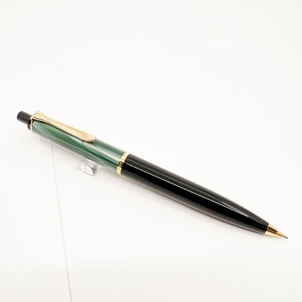 Pelikan D200 Mechanical Pencil (0.7mm) - Marbled Green Cap/Black Barrel