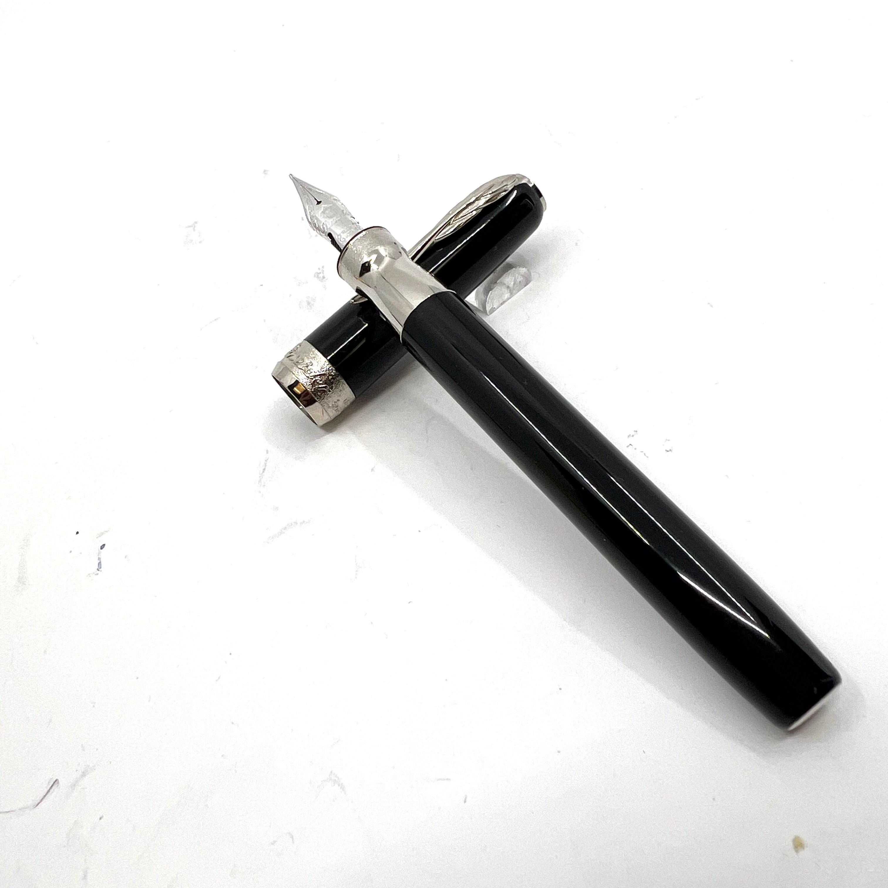 Pineider La Grande Bellezza Black Fountain Pen – Fountain Pen Hospital