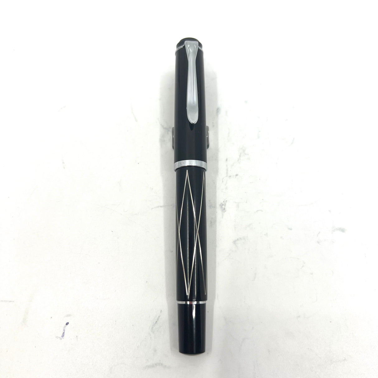 Pelikan Classic M215 Black-Silver Rhombus Fountain Pen