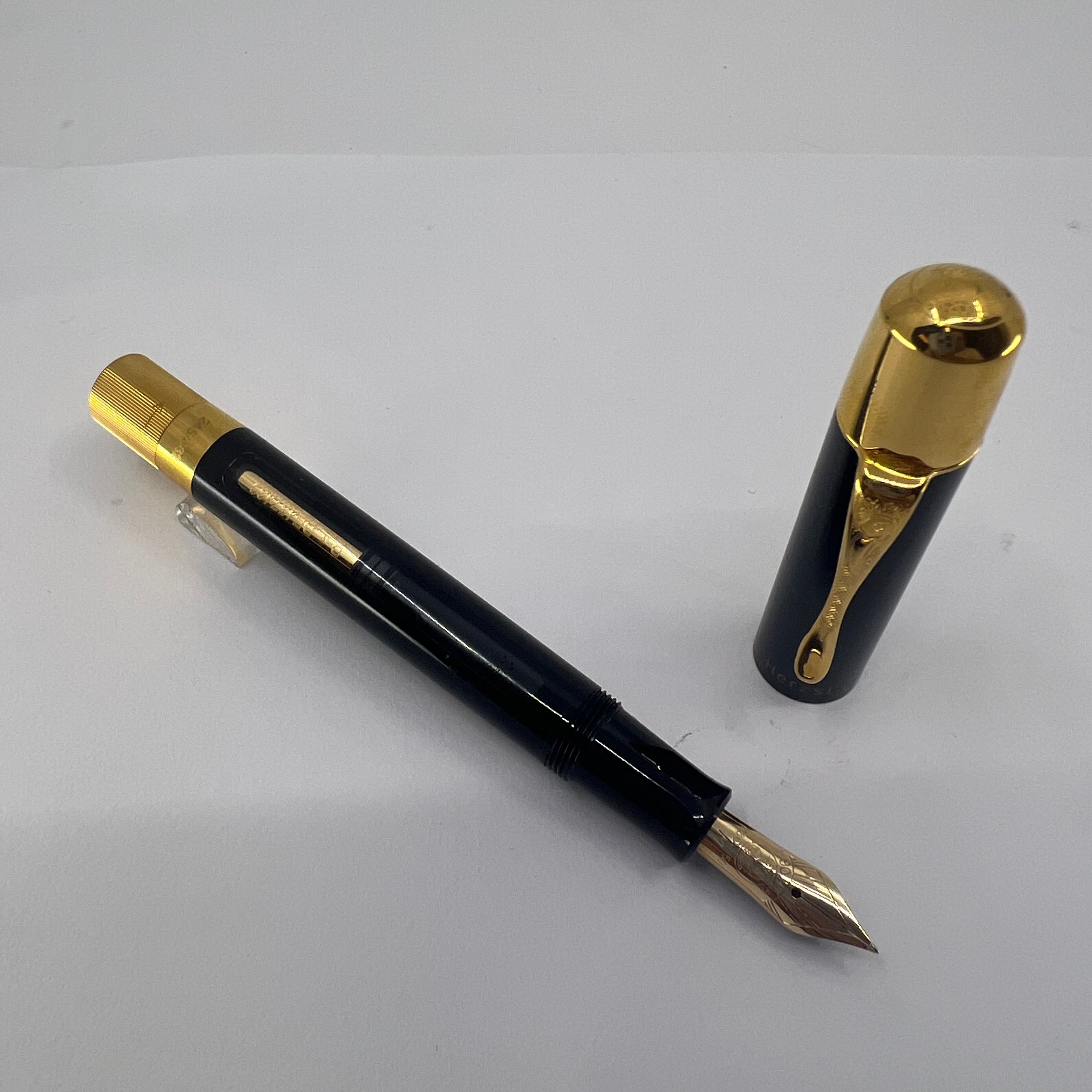 Pelikan Herzstuck 1929 Limited Edition Fountain Pen - Medium 18kt