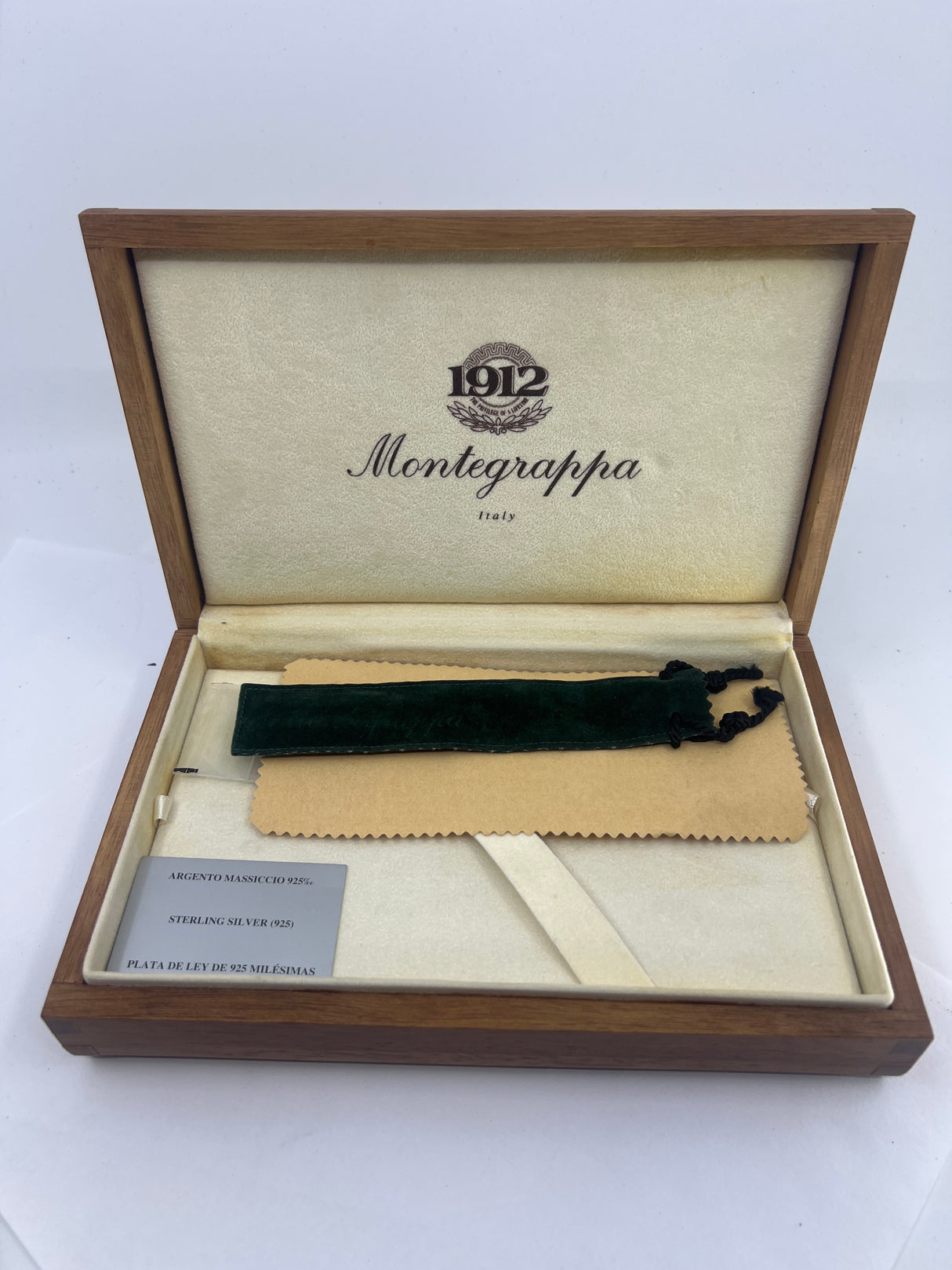 Montegrappa  War of the Roses York Special Edition Faceted .925 Sterling Silver  Fountain Pen - Fine 18kt Gold Nib