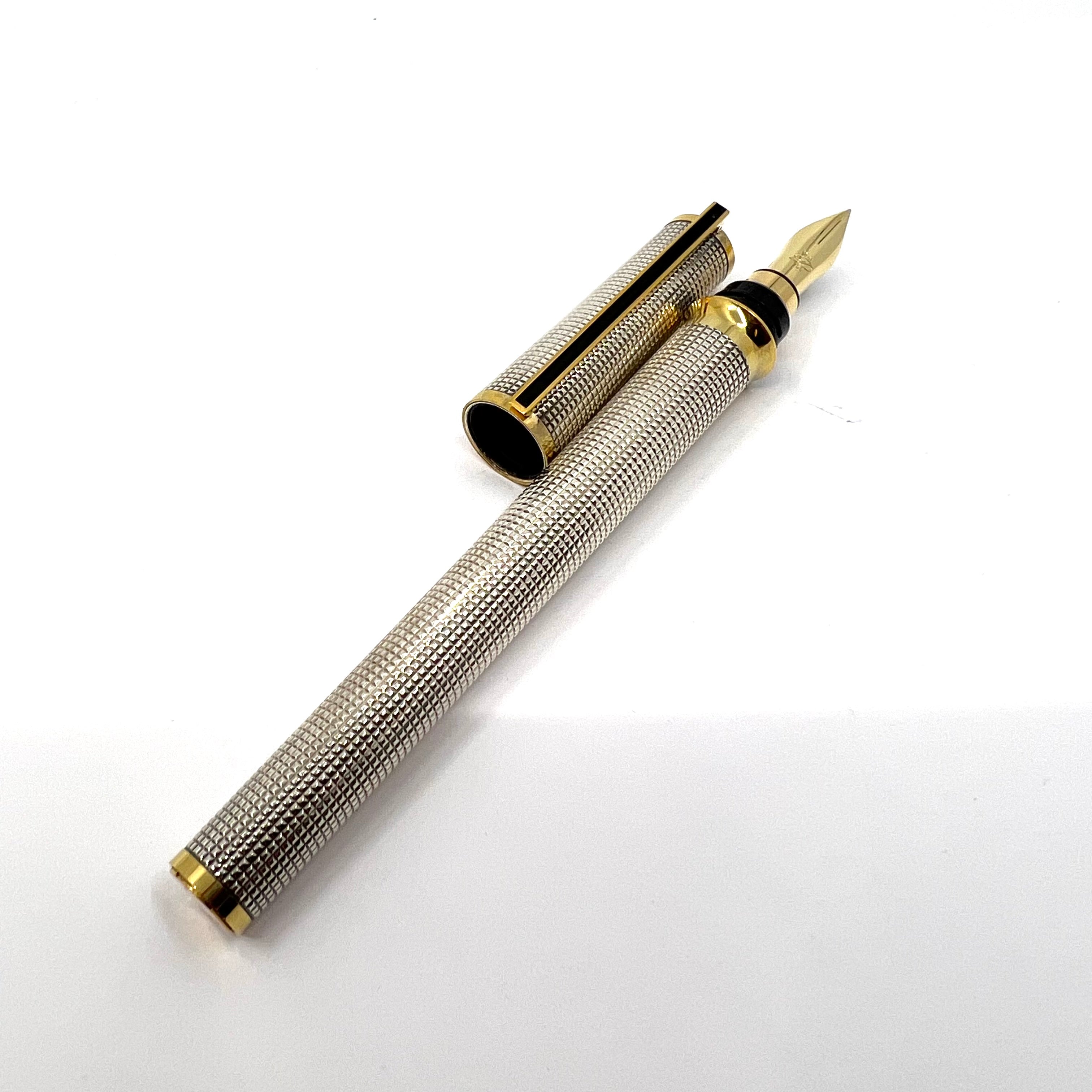 S. T. Dupont Silver Montparnasse Mid-Sized Fountain Pen – Fountain