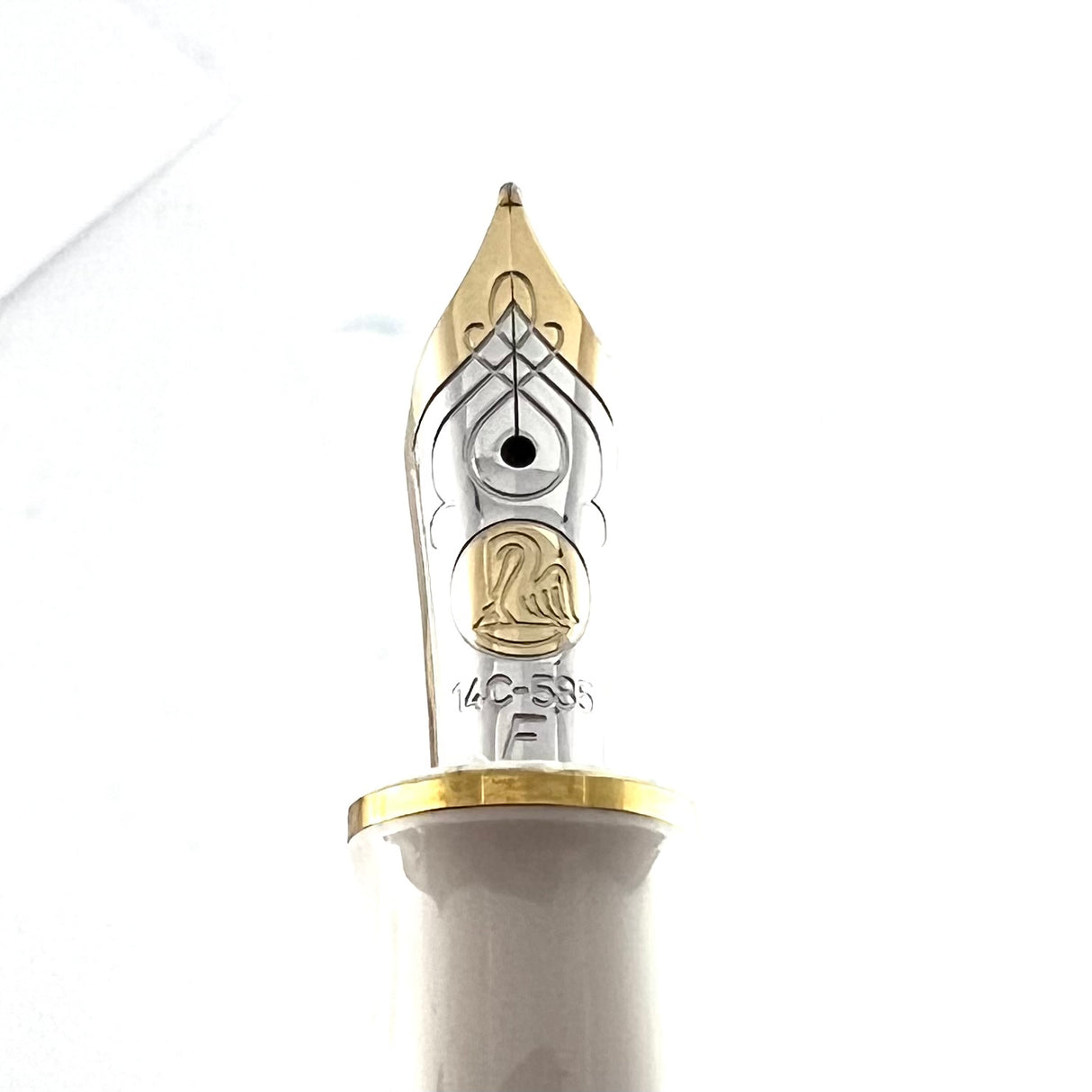 Pelikan M600 Violet-White Striped Fountain Pen
