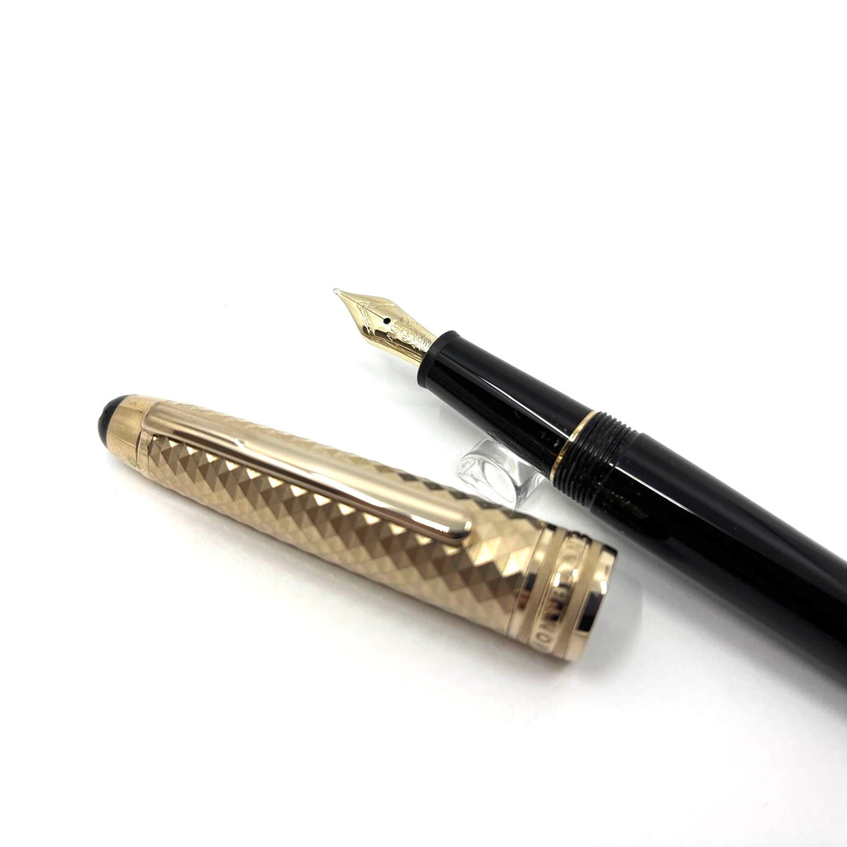 Montblanc Solitaire Doue Geometric Dimension Gold-Plated  Classique #145 Fountain Pen