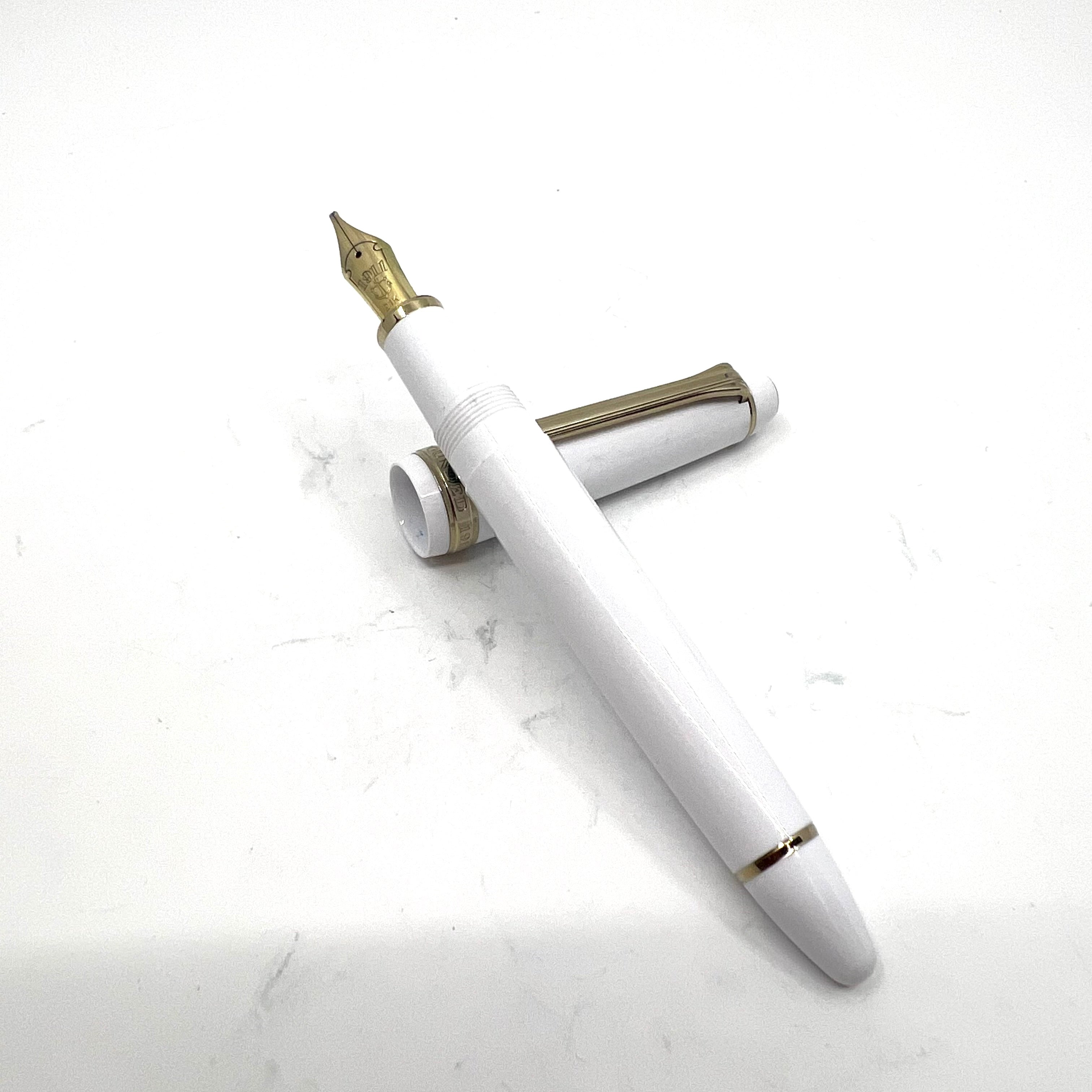 Sailor 1911 full size white 21k gold nib triple broad cursive