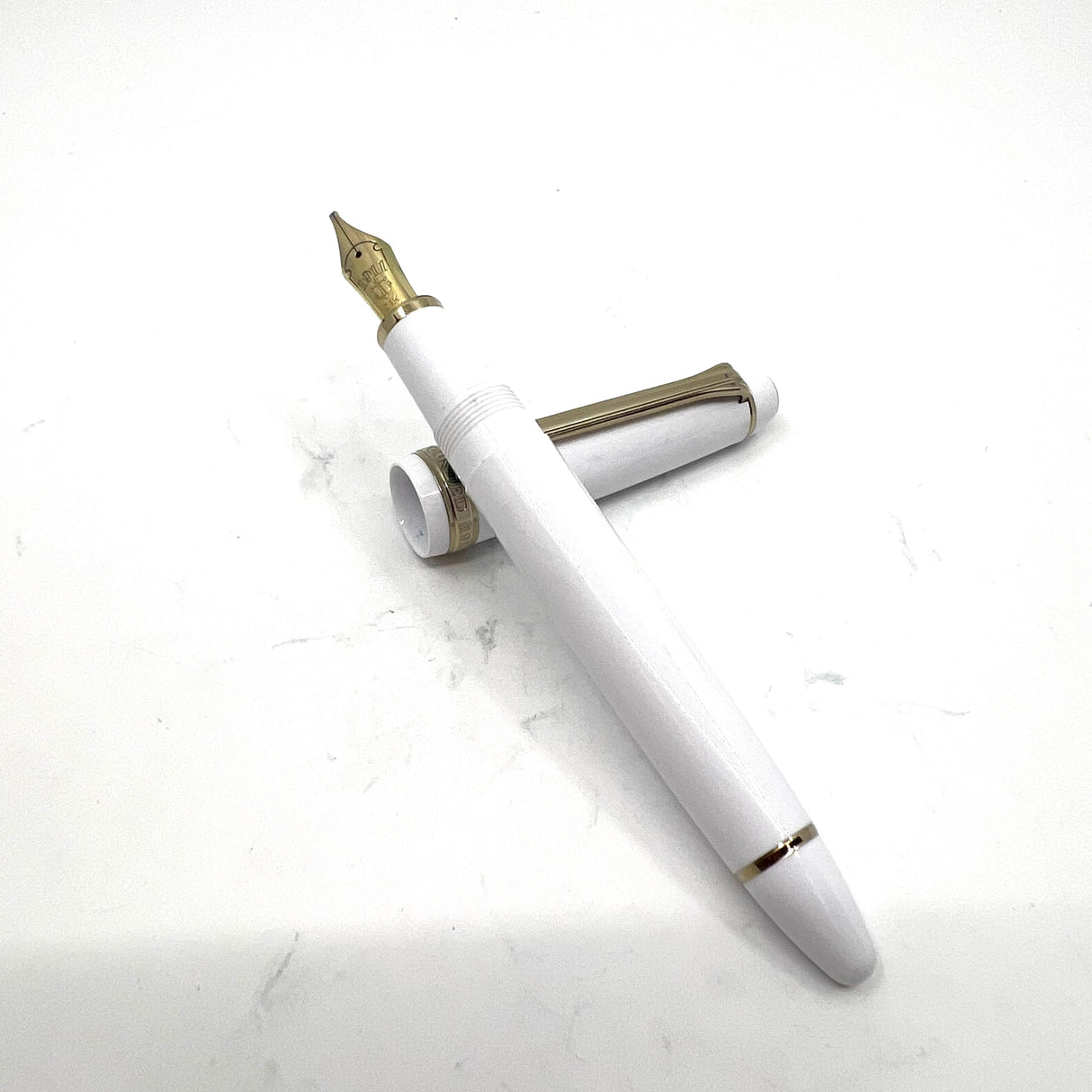 Sailor 1911 full size white 21k gold nib triple broad cursive Italic