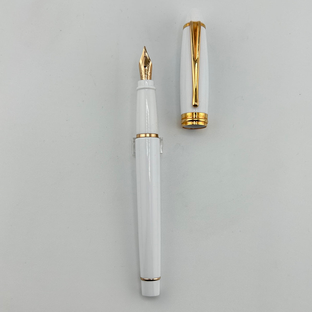 Aurora Ipsilon White Resin Gold trim - Fountain Pen