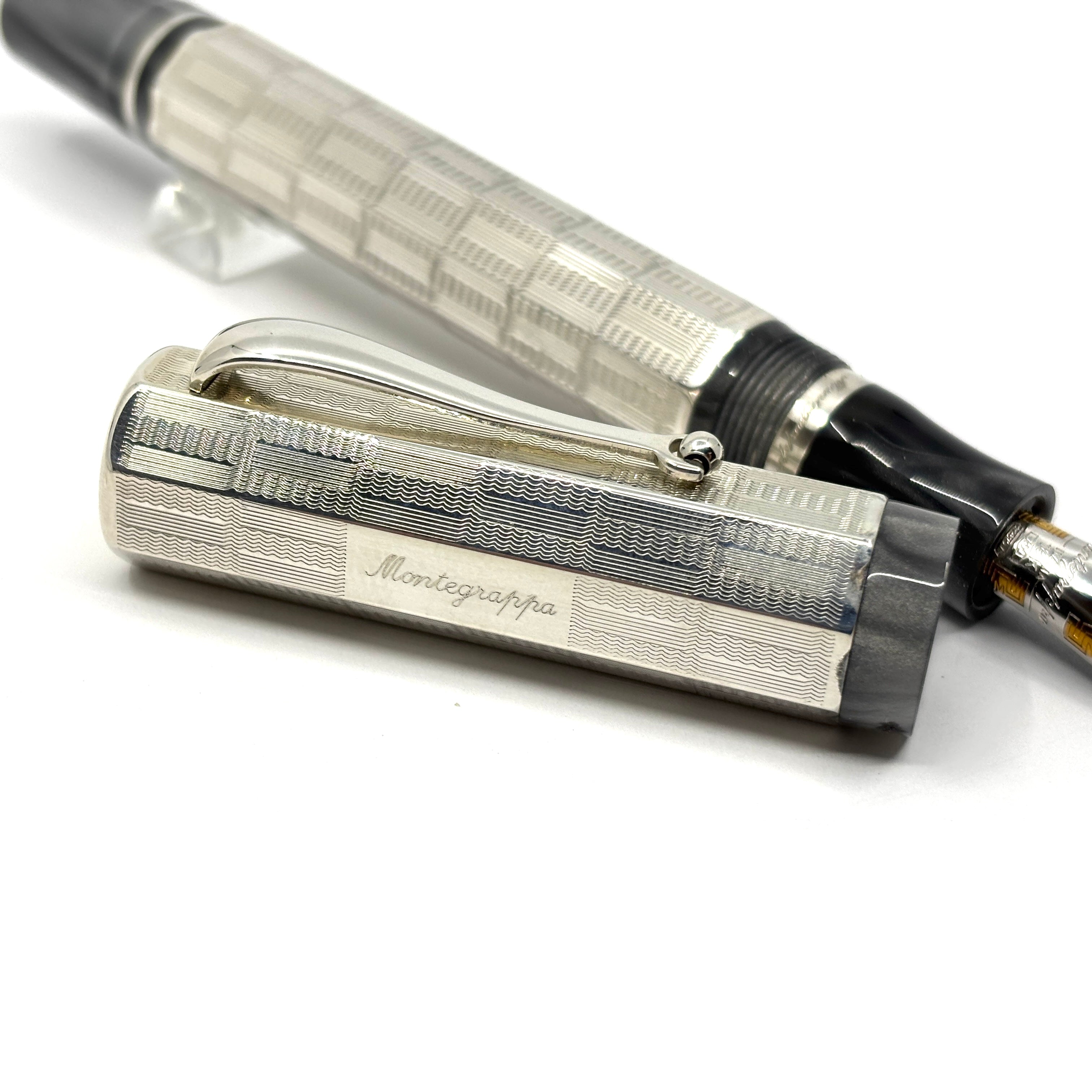 その他 MONTEGRAPPA Privilege Deco Pearl Gray Montegrappa Privilege Deco Large Sterling Silver 8-Sided Fountain