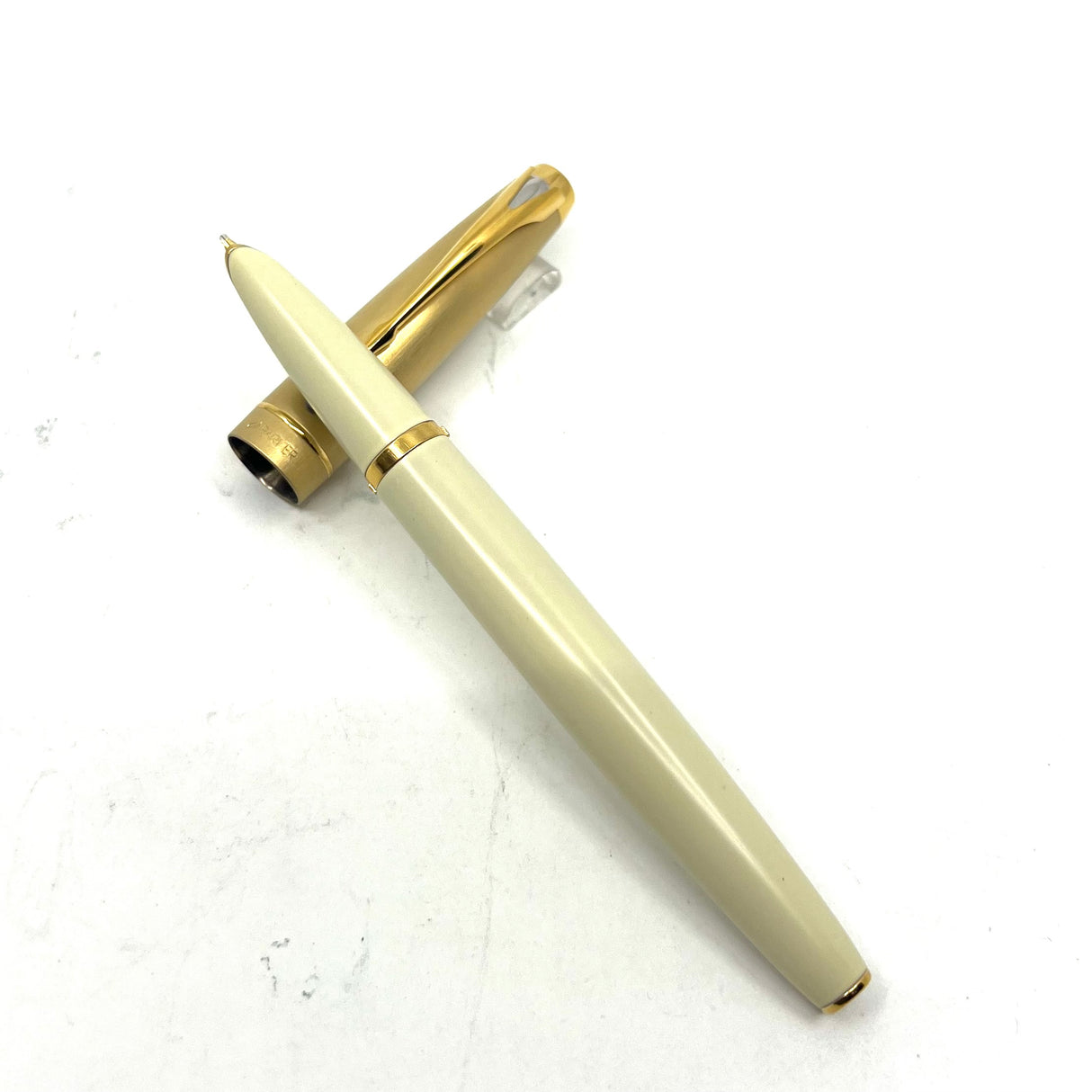 Parker 100 Honey White Fountain Pen - Brushed Gold Plated Cap & Ivory Finish Barrel