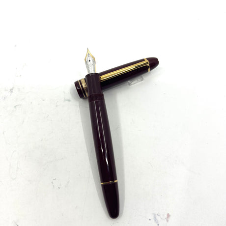 Montblanc Meisterstuck Bordeaux Resin #147 LeGrand Traveler Fountain Pen