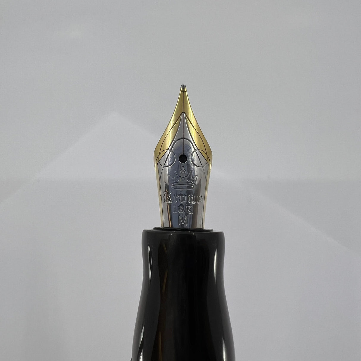 Krone  Lustrous Brown Limited Edition Commemorating Iconic NYC Pen Shop Art Brown's 80th Anniversary  - Medium 18kt Gold  Nib