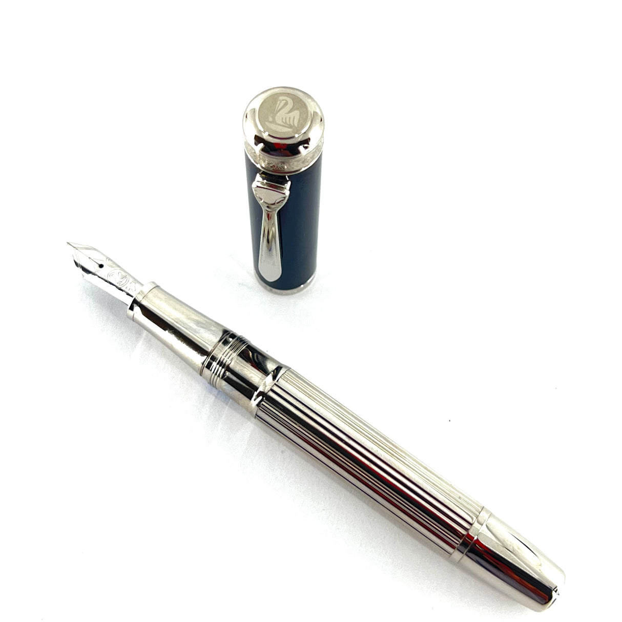 Pelikan M7005 Majesty Fountain Pen - Sterling Silver & Black Resin