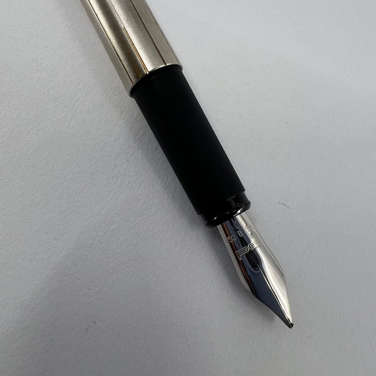 Porsche Design Slim Line Metal Fountain Pen   - Broad 18kt Gold  Nib