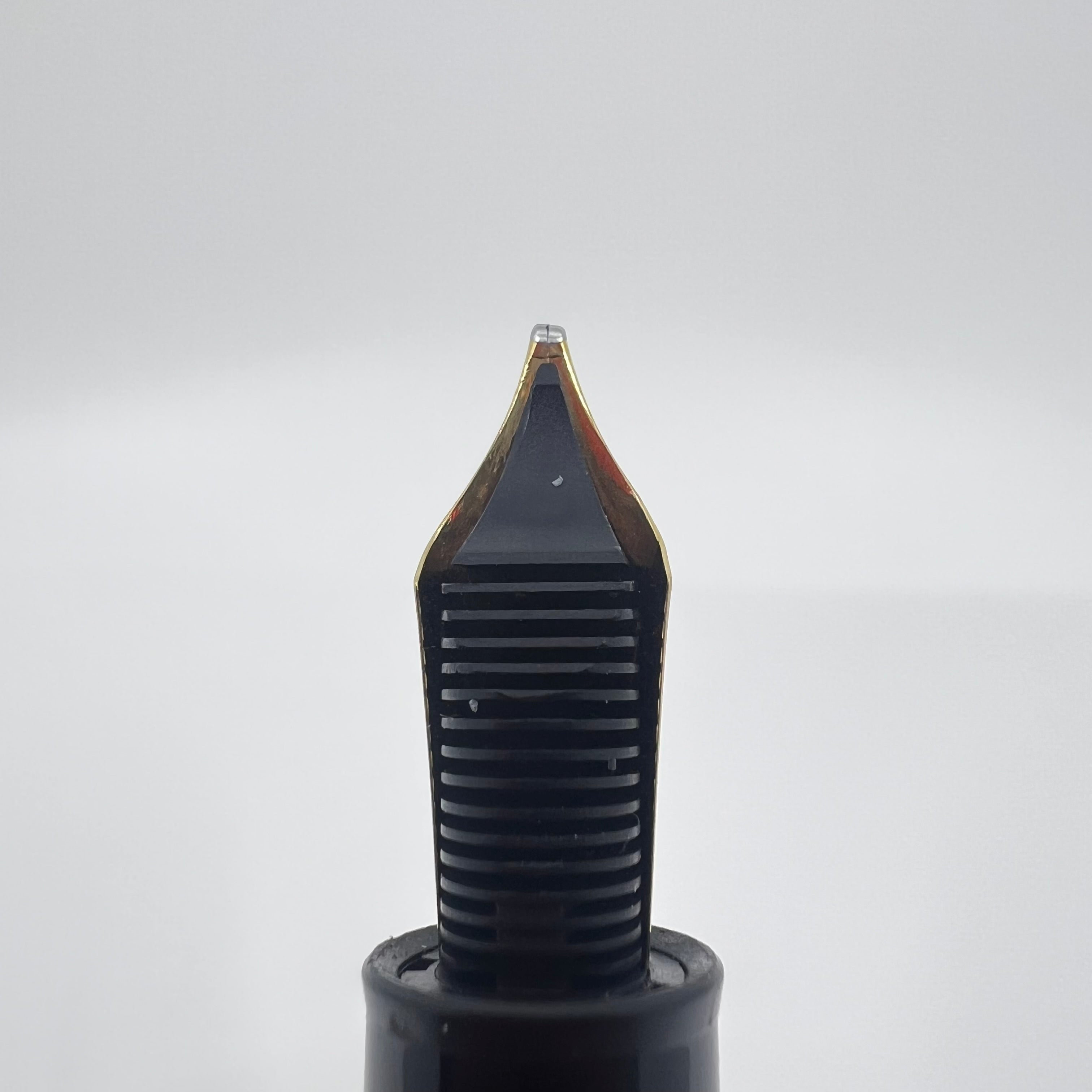 Montblanc #147 Traveler Black Resin LeGrand Meisterstuck Fountain