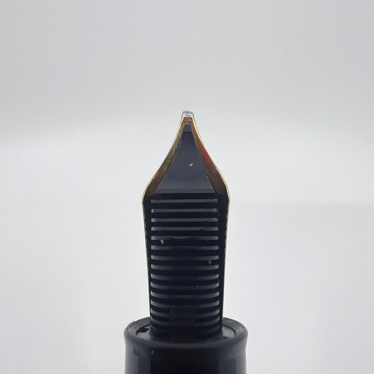 Montblanc #147 Traveler Black Resin LeGrand Meisterstuck Fountain