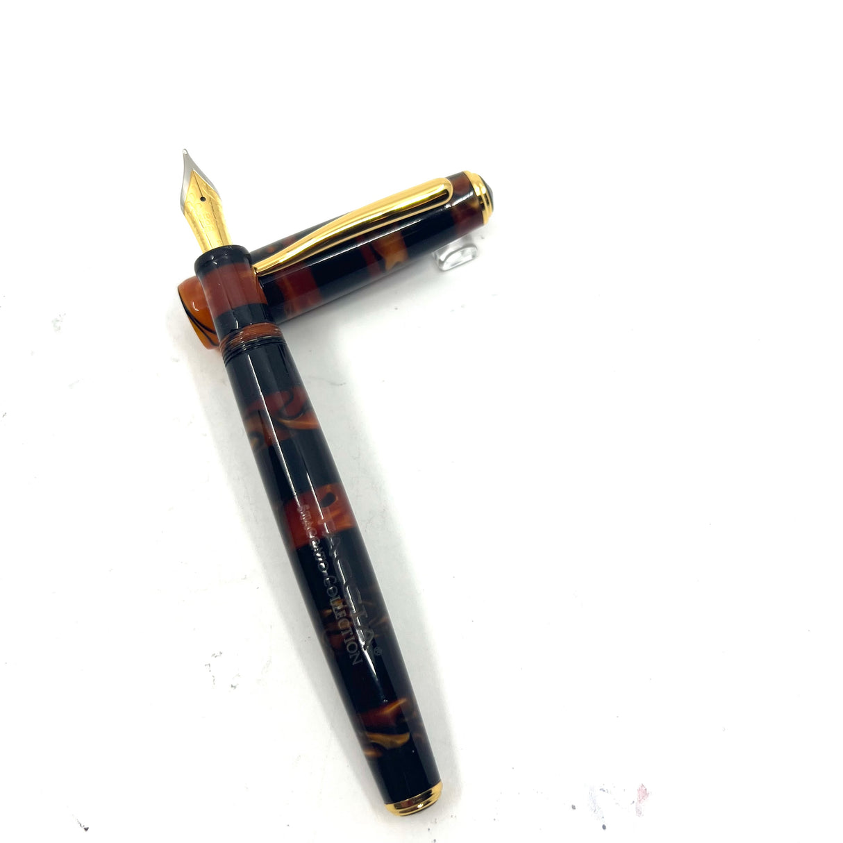 Taccia Staccato Honey Bee Black & Marbled Amber Fountain Pen