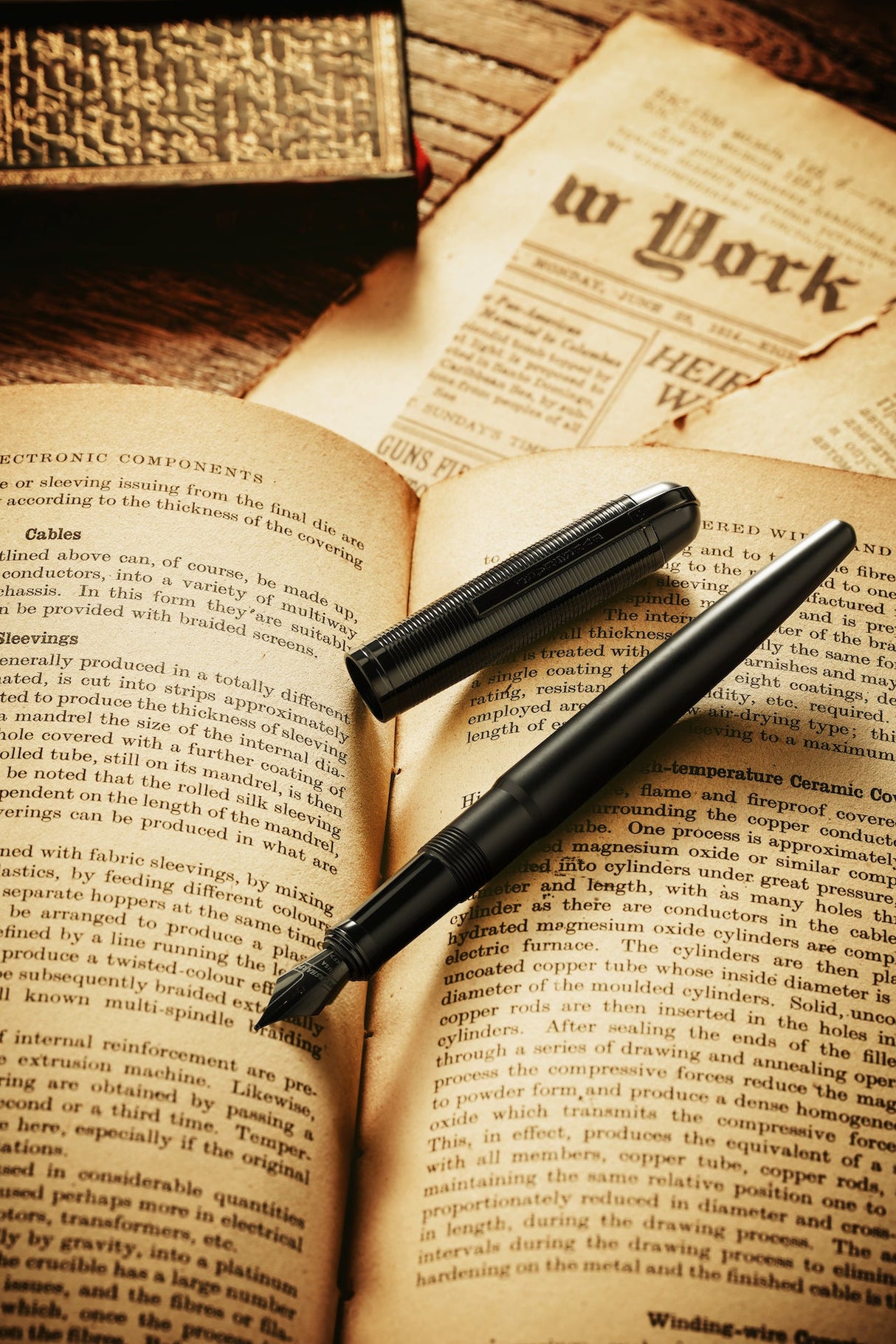 Wahl-Eversharp Skyline Red Silver Cap - Fountain Pen
