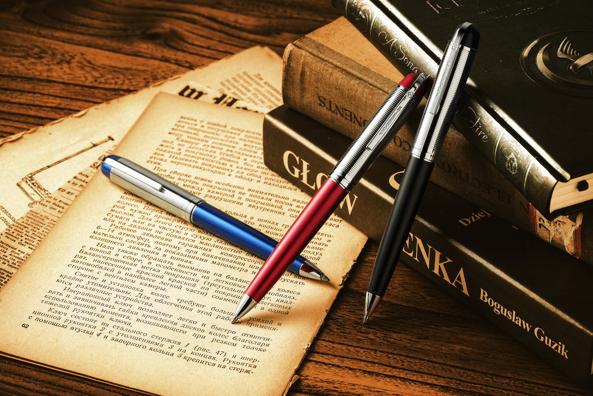 Wahl-Eversharp Skyline Red Presentation Gold Cap - Fountain Pen
