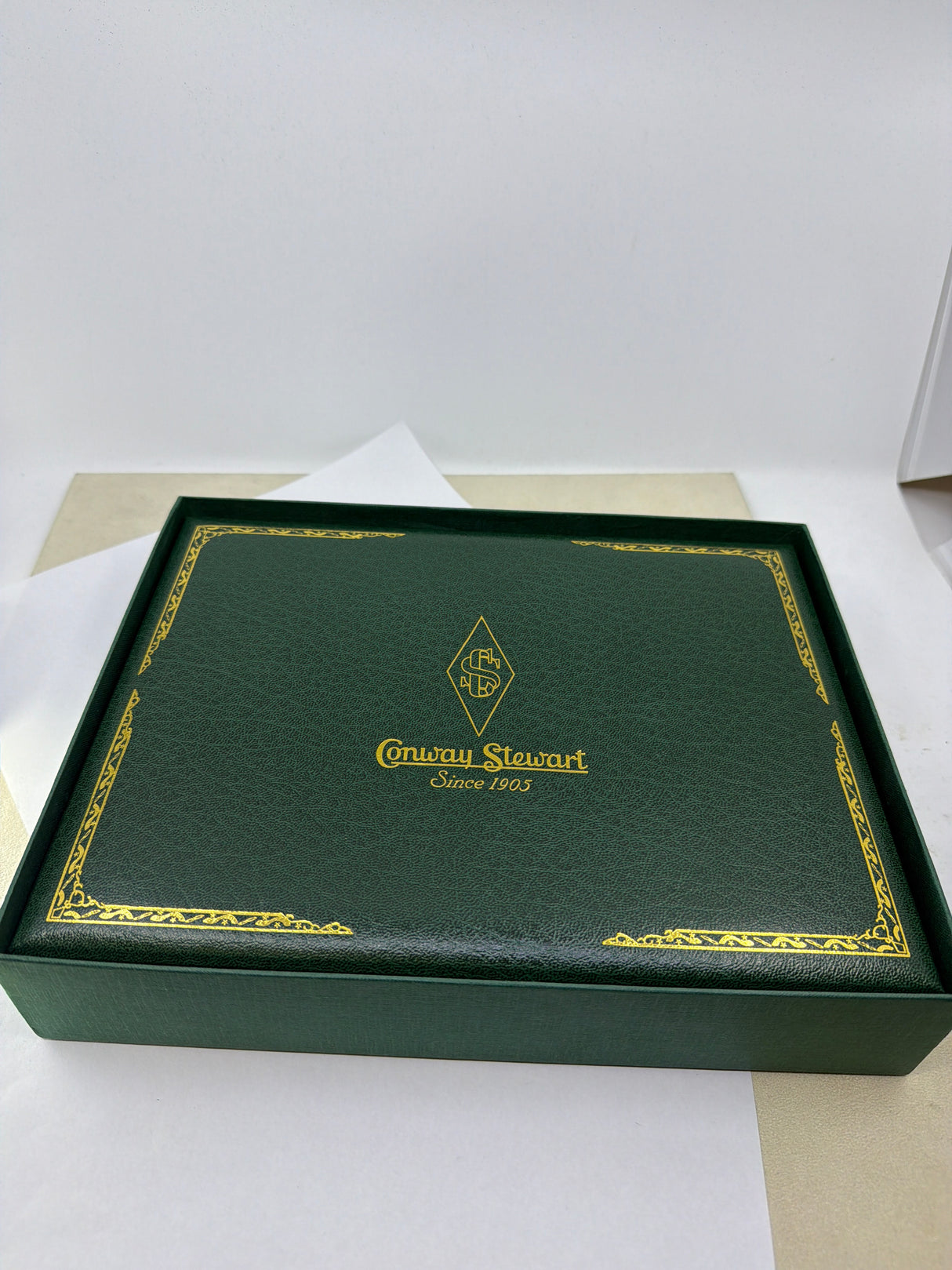 Conway Stewart Duro Heritage Etched Black Limited Edition Fountain Pen  - Fine 18kt Gold Nib