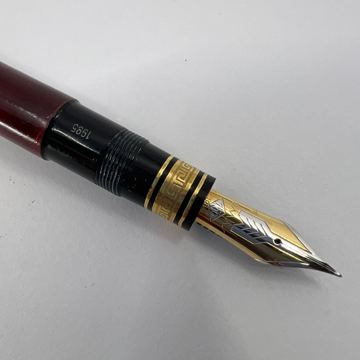 OMAS  Amerigo Vespucci Ogiva Wood Large Fountain Pen - Fine 18kt Gold Nib