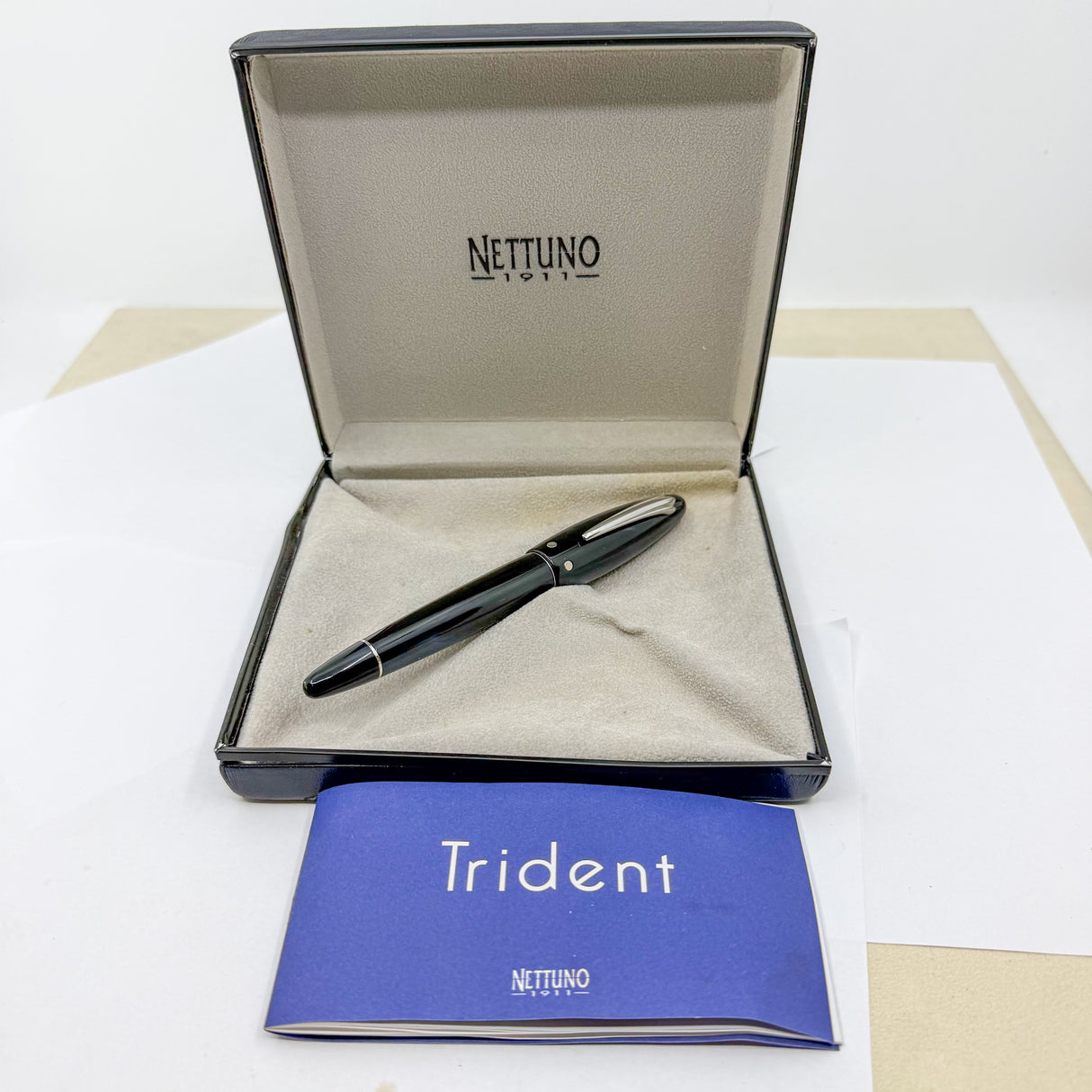 Nettuno (Italy)  Trident Lustrous Blue Limited Edition  Fountain Pen - Fine 18kt Gold Nib