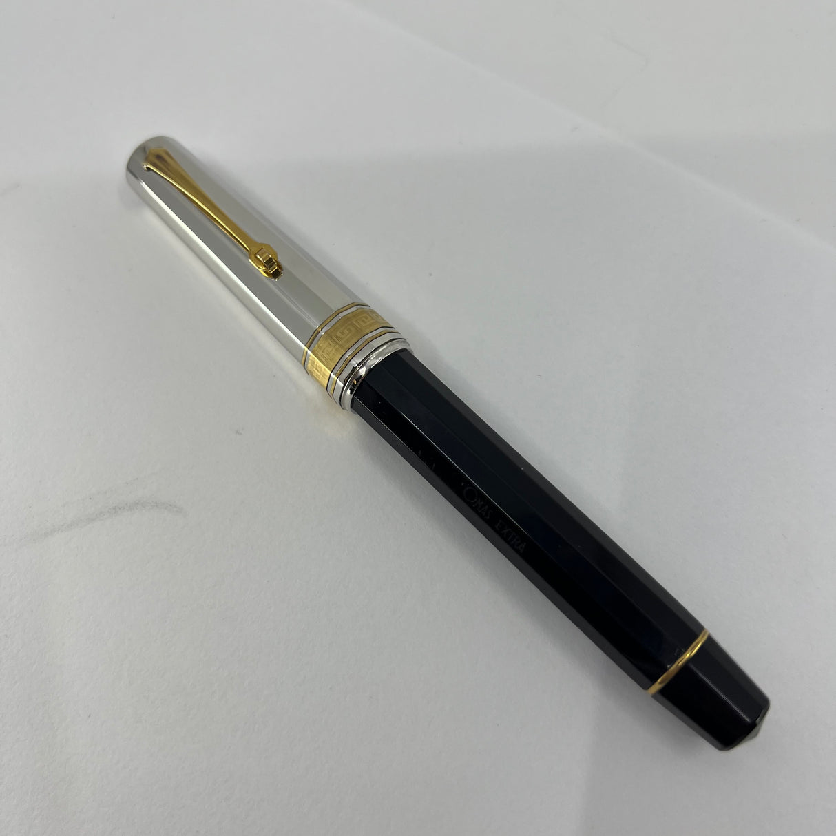 OMAS Doue Facetted Large Paragon Fountain Pen - Sterling Silver Cap - Fine 18kt Gold Nib